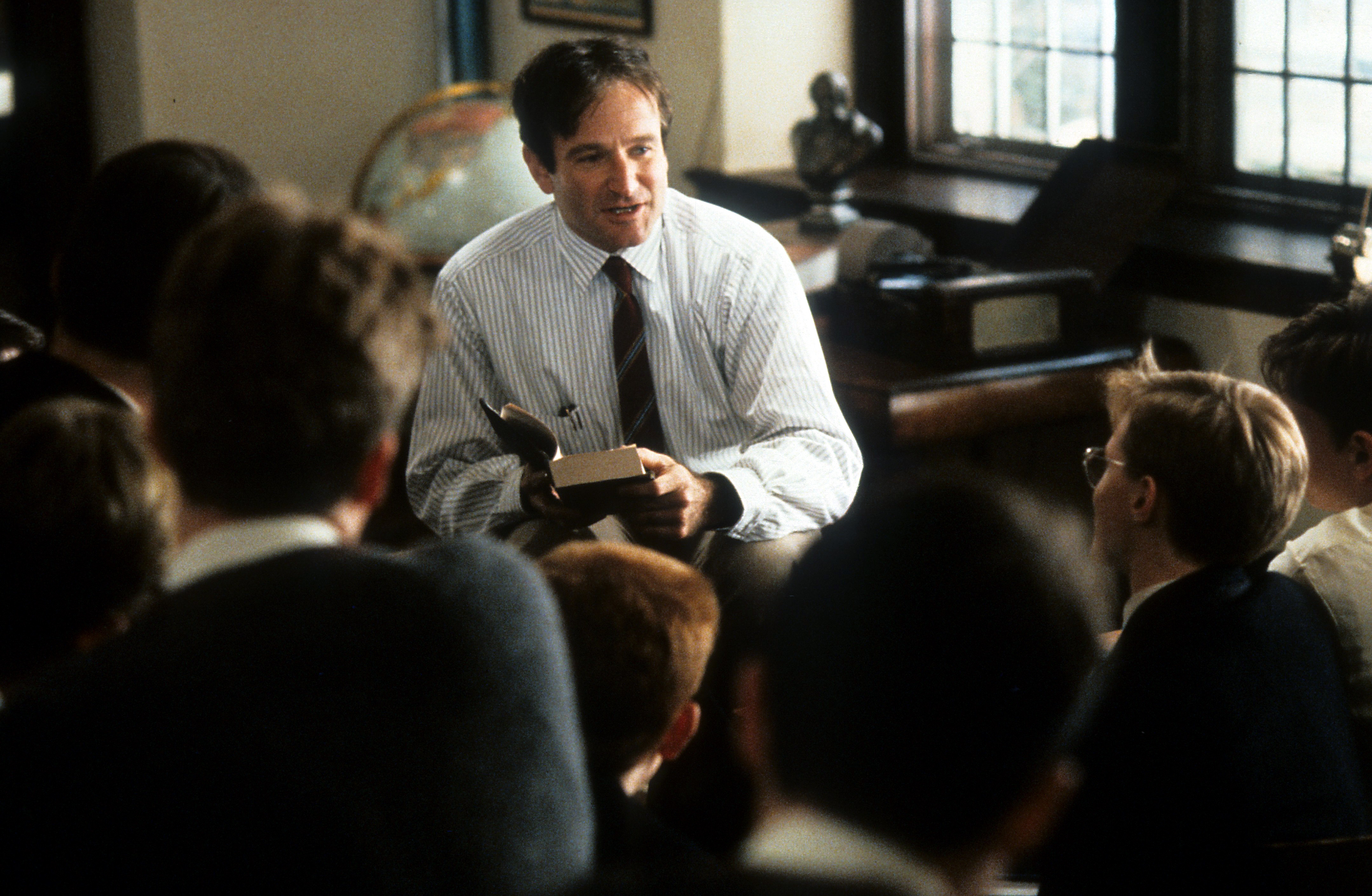 Robin Williams rodando una escena de "Dead Poets Society,", hacia 1989. | Fuente: Getty Images