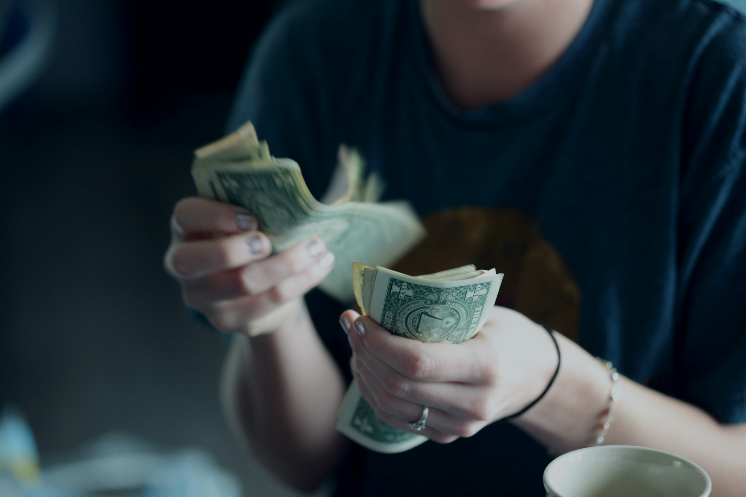 Contando dinero | Foto: Unsplash
