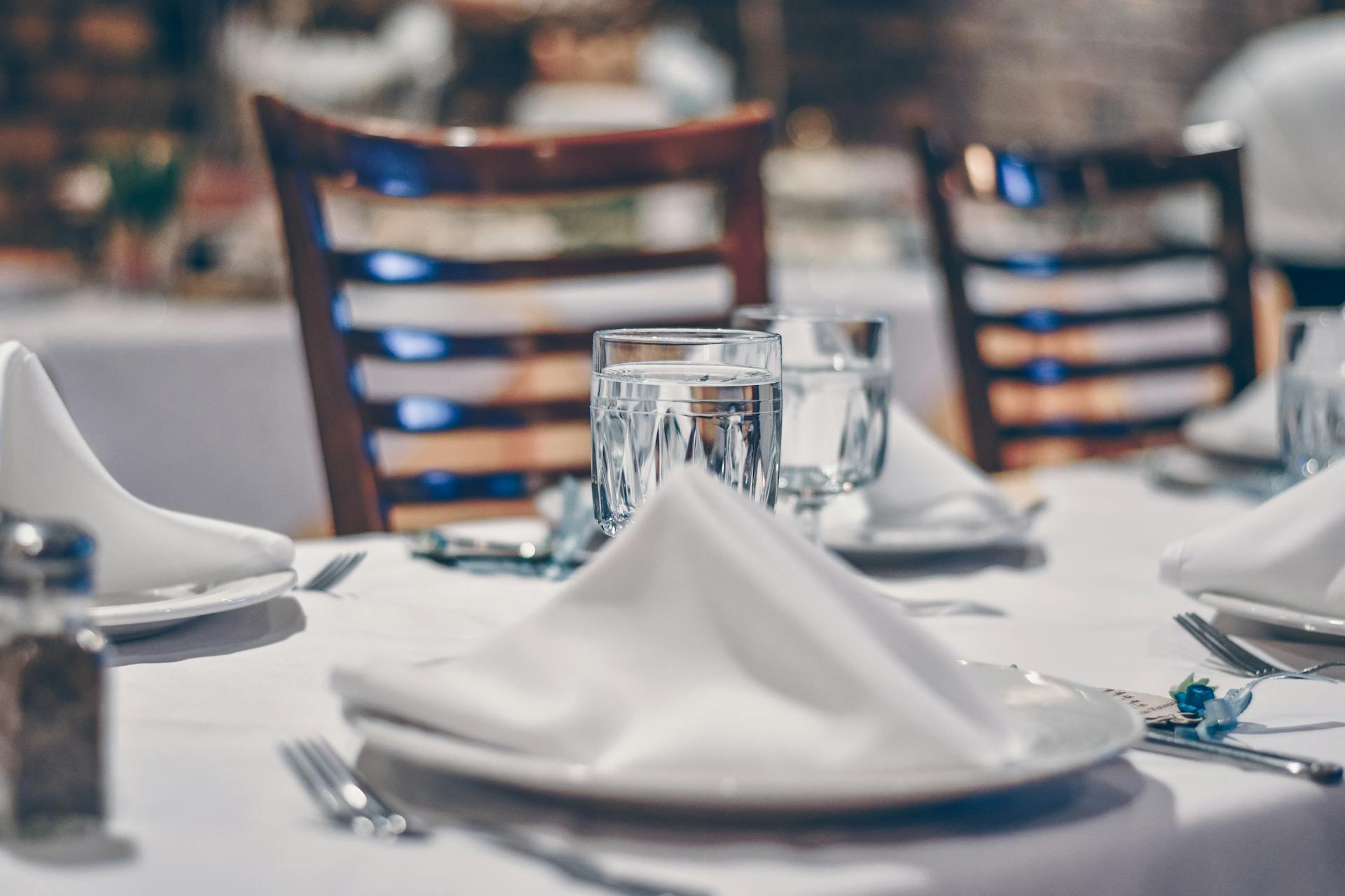 Una mesa en un restaurante | Fuente: Pexels