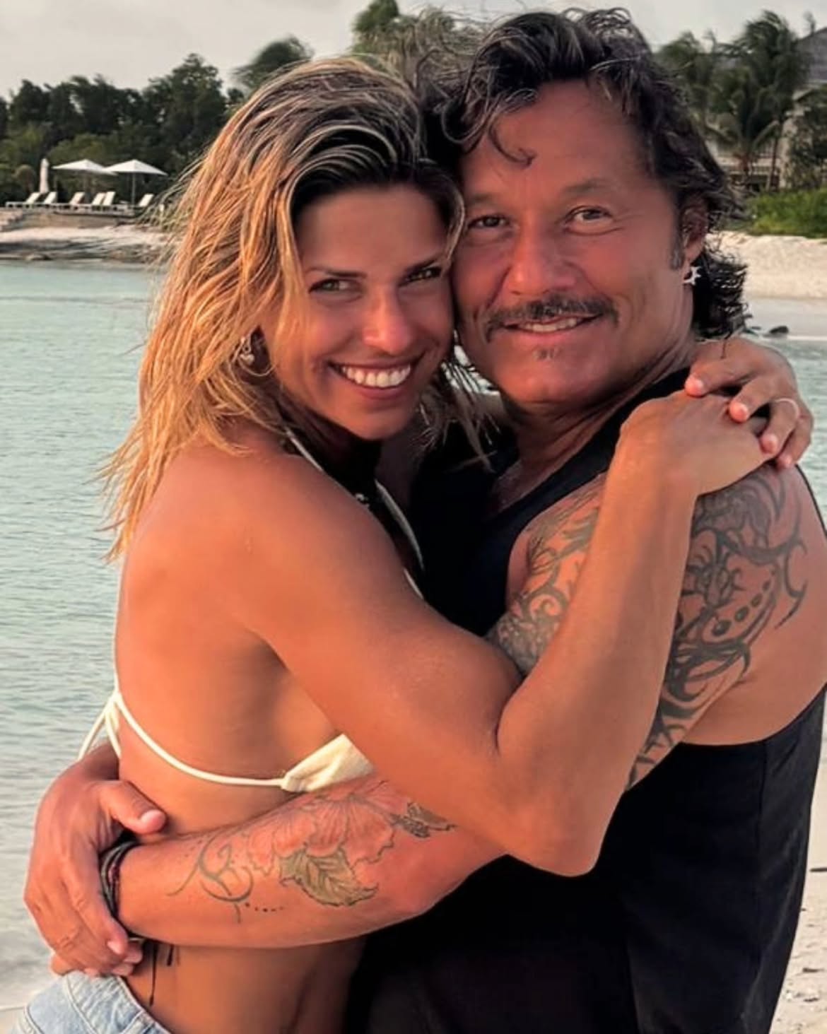 Diego Torres y su novia Martina Díaz Radonic disfrutando de sus vacaciones en la playa | Fuente: Instagram/diegotorresmusica