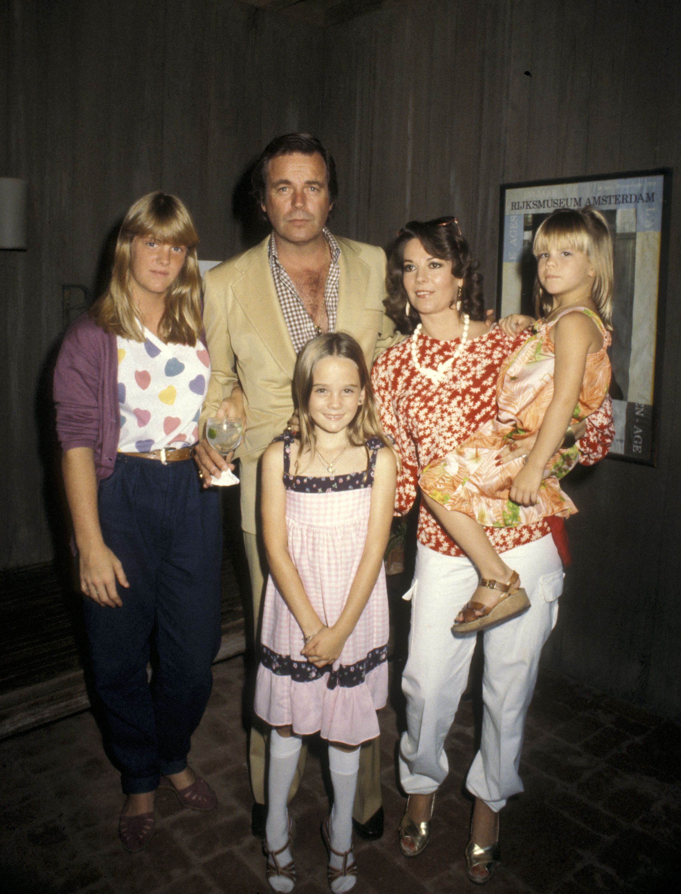 Robert Wagner, Natalie Wood y sus hijas Katie Wagner, Natasha Gregson Wagner y Courtney Wagner en 1980. | Foto: Getty Images