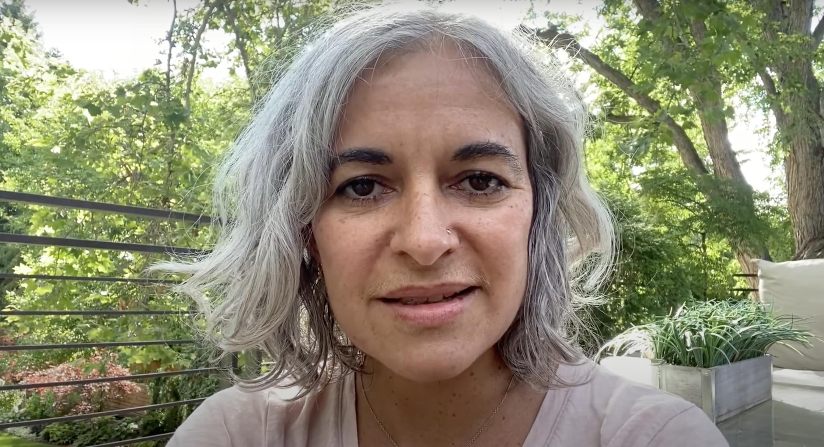 Laela Wilding durante una entrevista el 10 de julio de 2020 | Fuente: YouTube/IAC Conferencia Internacional sobre el SIDA