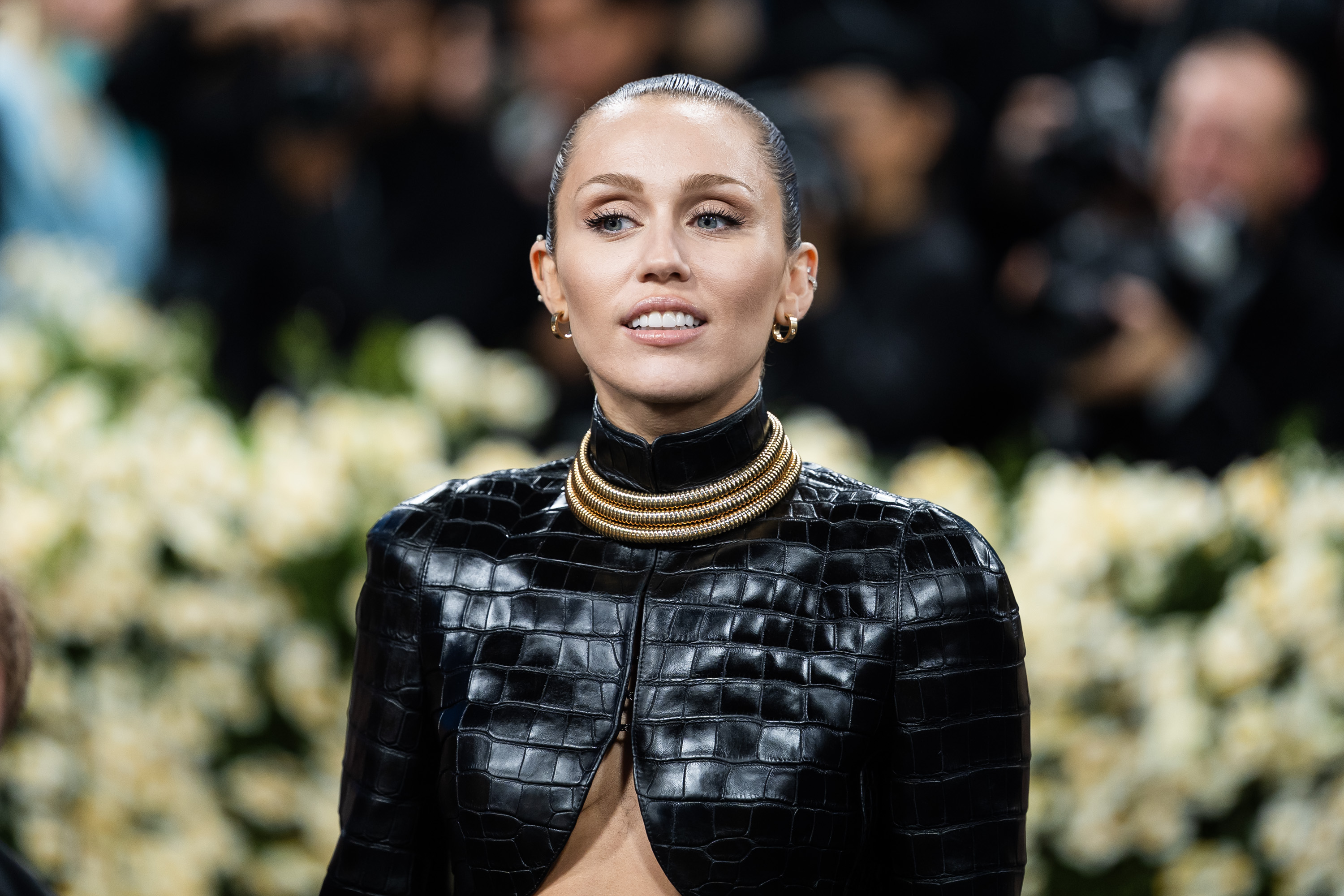 Miley Cyrus asiste a la Met Gala en el Museo Metropolitano de Arte de Nueva York el 5 de mayo de 2025 | Fuente: Getty Images