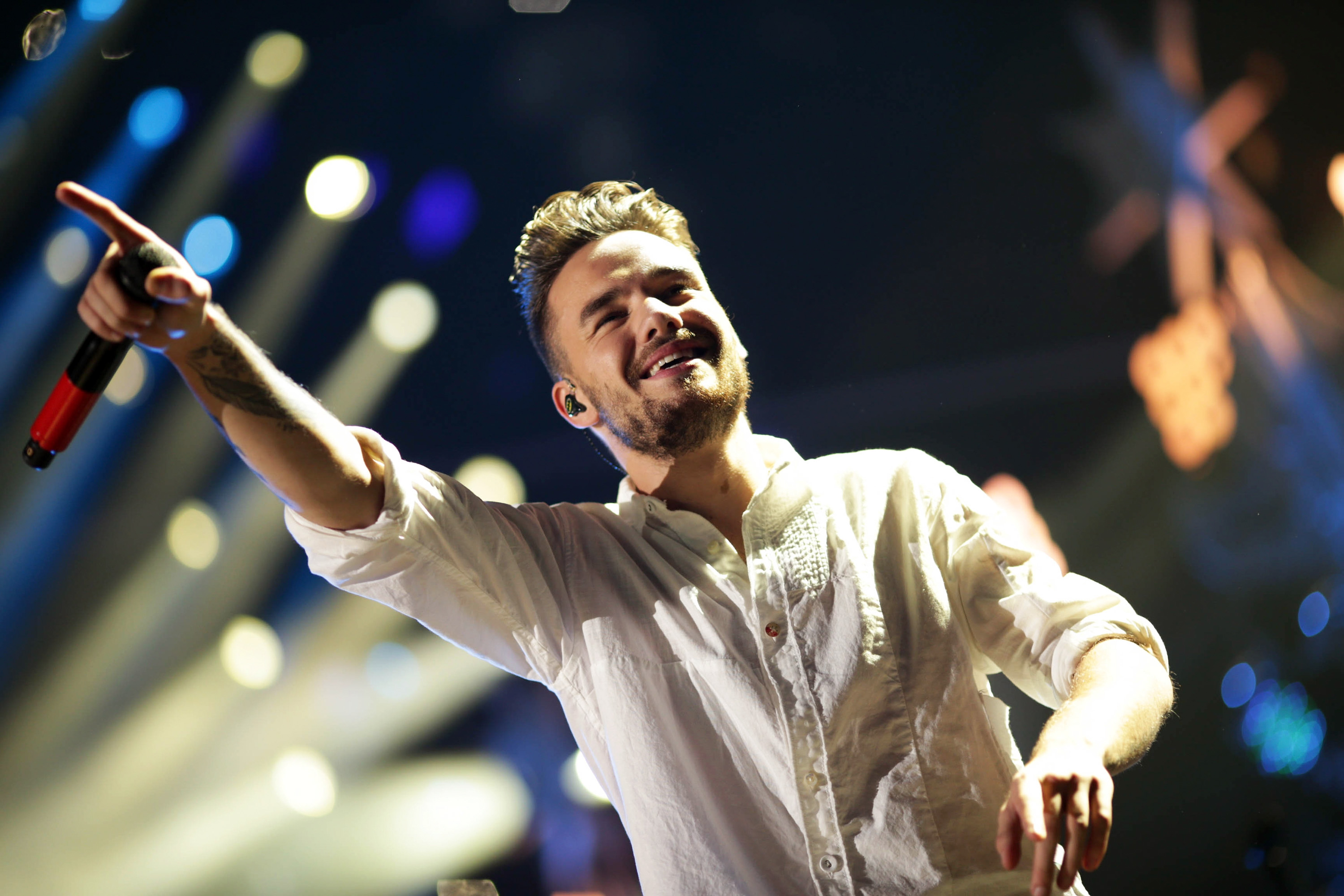 Liam Payne, del grupo musical One Direction, actúa en el escenario en Los Ángeles, California, el 4 de diciembre de 2015 | Fuente: Getty Images