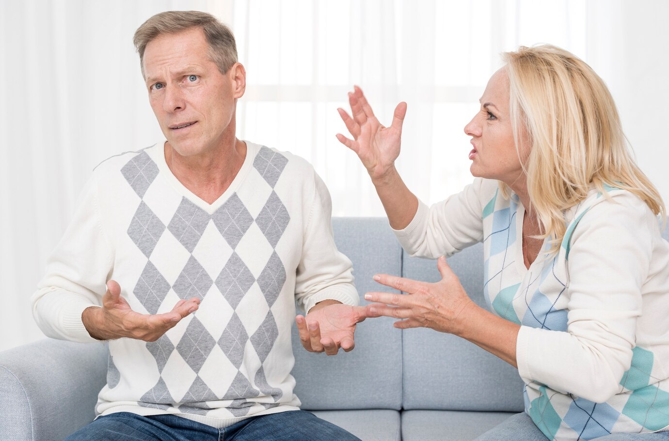 Una pareja discutiendo | Fuente: Freepik