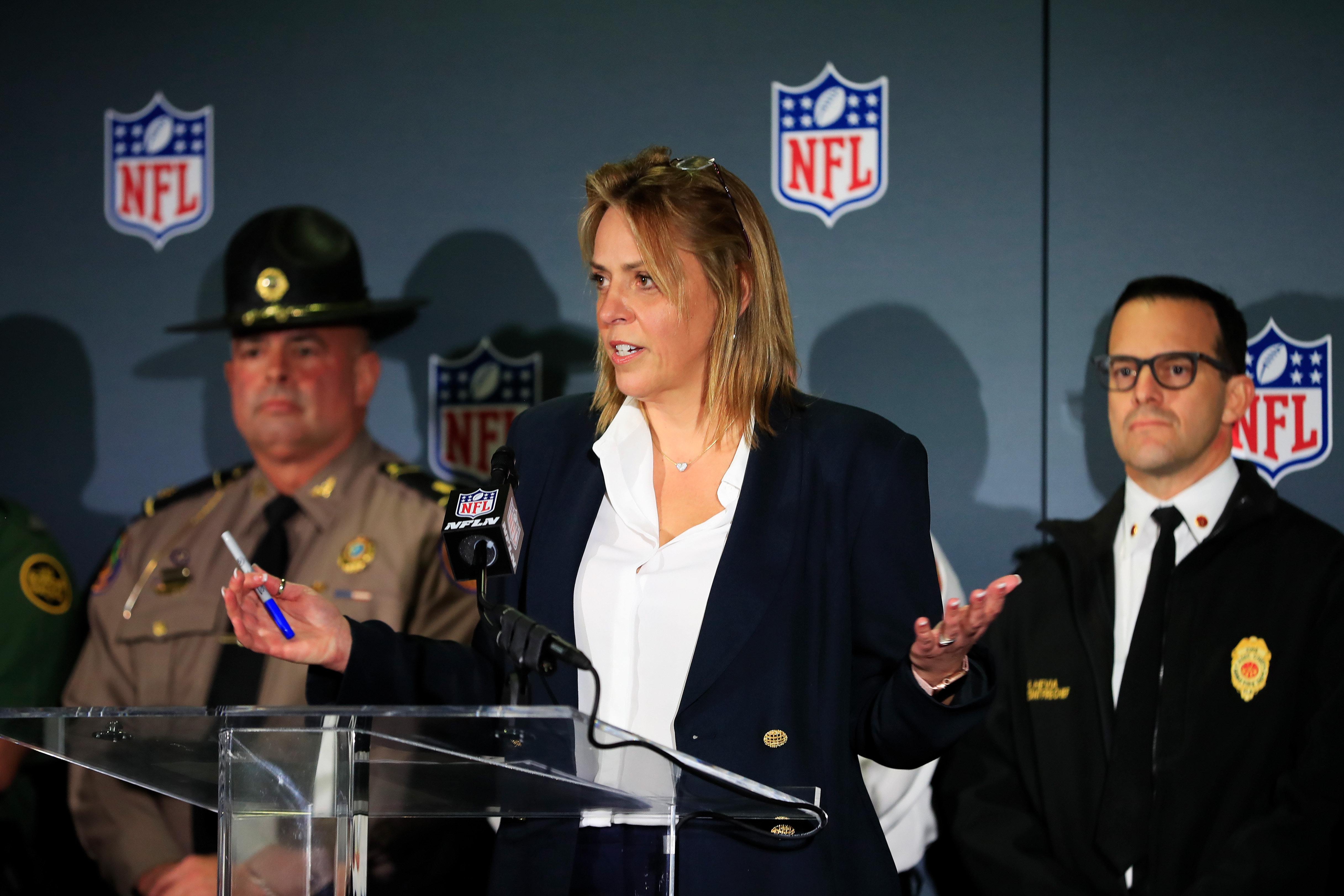 La Jefa de Seguridad de la NFL, Cathy Lanier, se dirige a los medios de comunicación durante una rueda de prensa en Miami, Florida, el 29 de enero de 2020. | Fuente: Getty Images