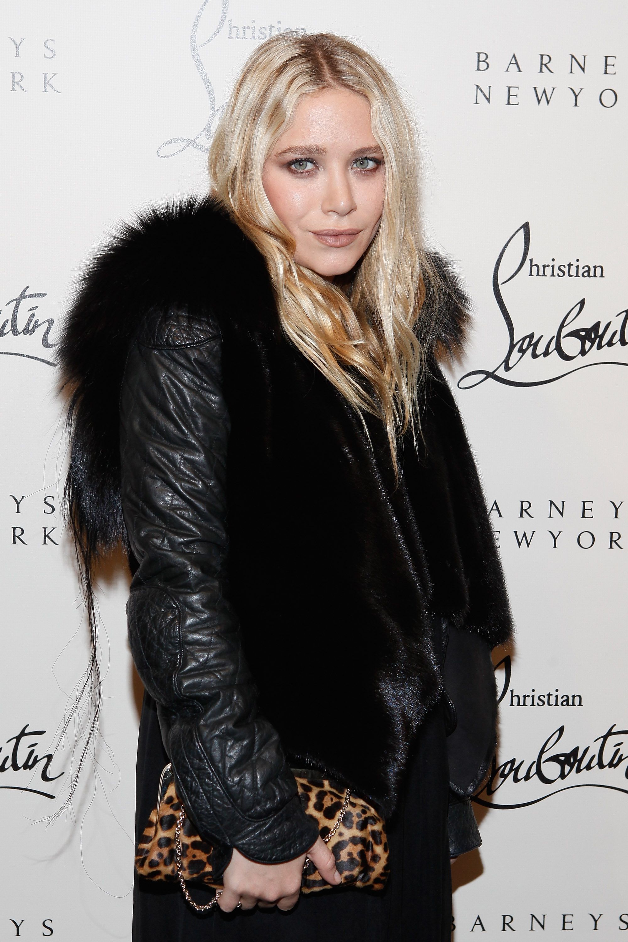 Mary-Kate Olsen asiste a la fiesta Louboutin Cocktail en Barneys Nueva York el 1 de noviembre de 2011, en Nueva York. | Foto: Getty Images