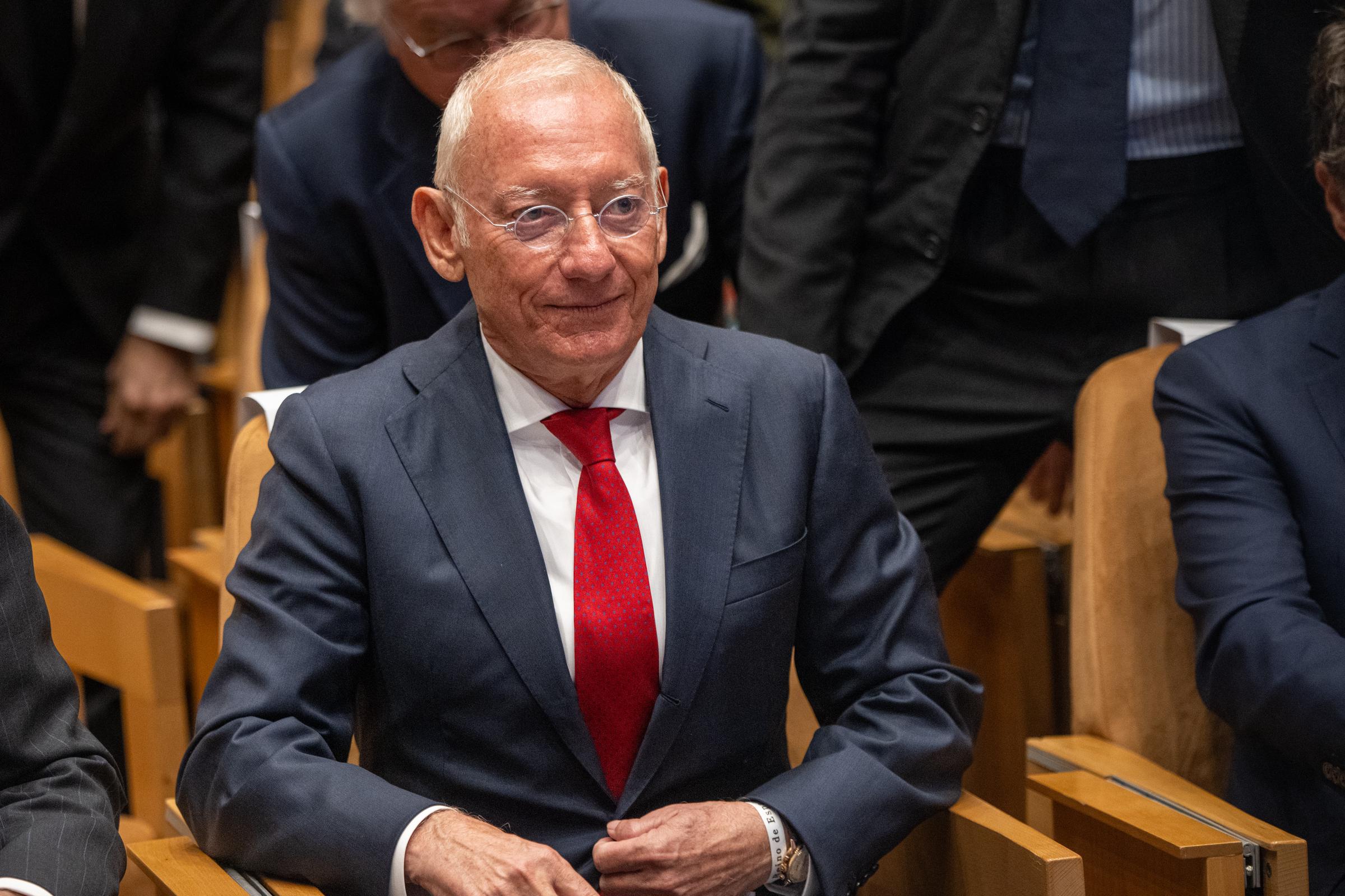 El presidente y fundador de Mango, Isak Andic, durante la ceremonia de entrega del 8º Premio Reino de España a la Trayectoria Empresarial (Iese), en el Campus Norte de Barcelona del IESE Business School, el 18 de marzo de 2024 en Barcelona, Cataluña, España. | Fuente: Getty Images