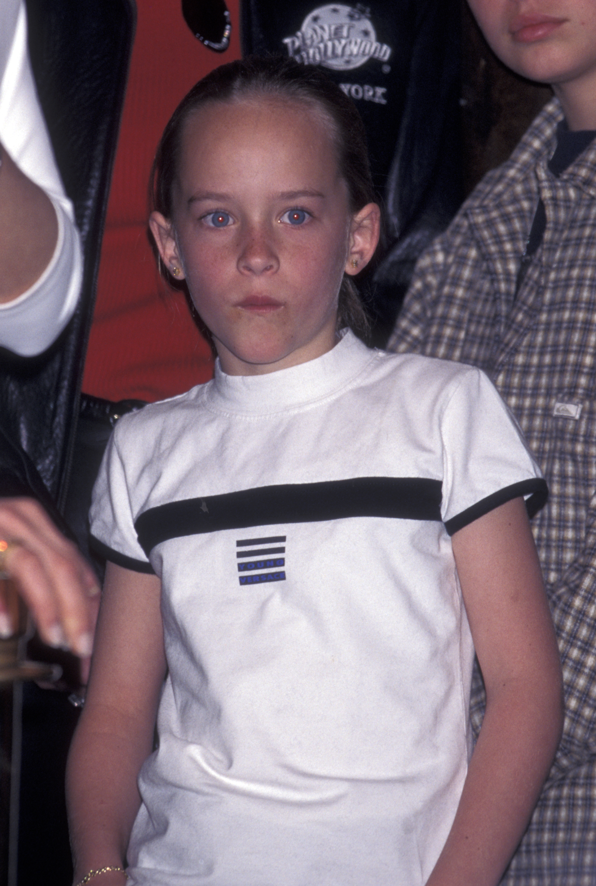 Dakota Johnson asiste a la fiesta benéfica Feed the Children en el Planet Hollywood el 26 de marzo de 1998 en Nueva York | Fuente: Getty Images