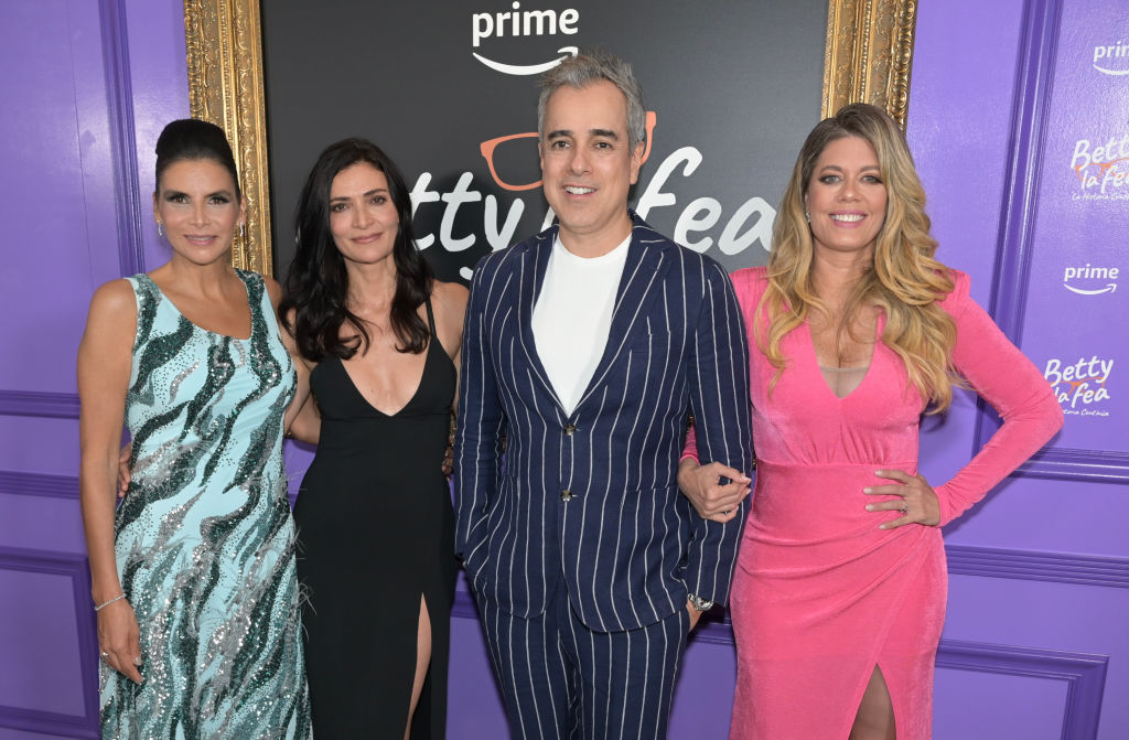 Natalie Ramírez, Ana María Orozco, Jorge Enrique Abello y Lorna Cepeda llegan durante la visualización de Betty La Fea, La Historia Continua en Faena Forum el 11 de julio de 2024 en Miami Beach, Florida.| Fuente: Getty Images