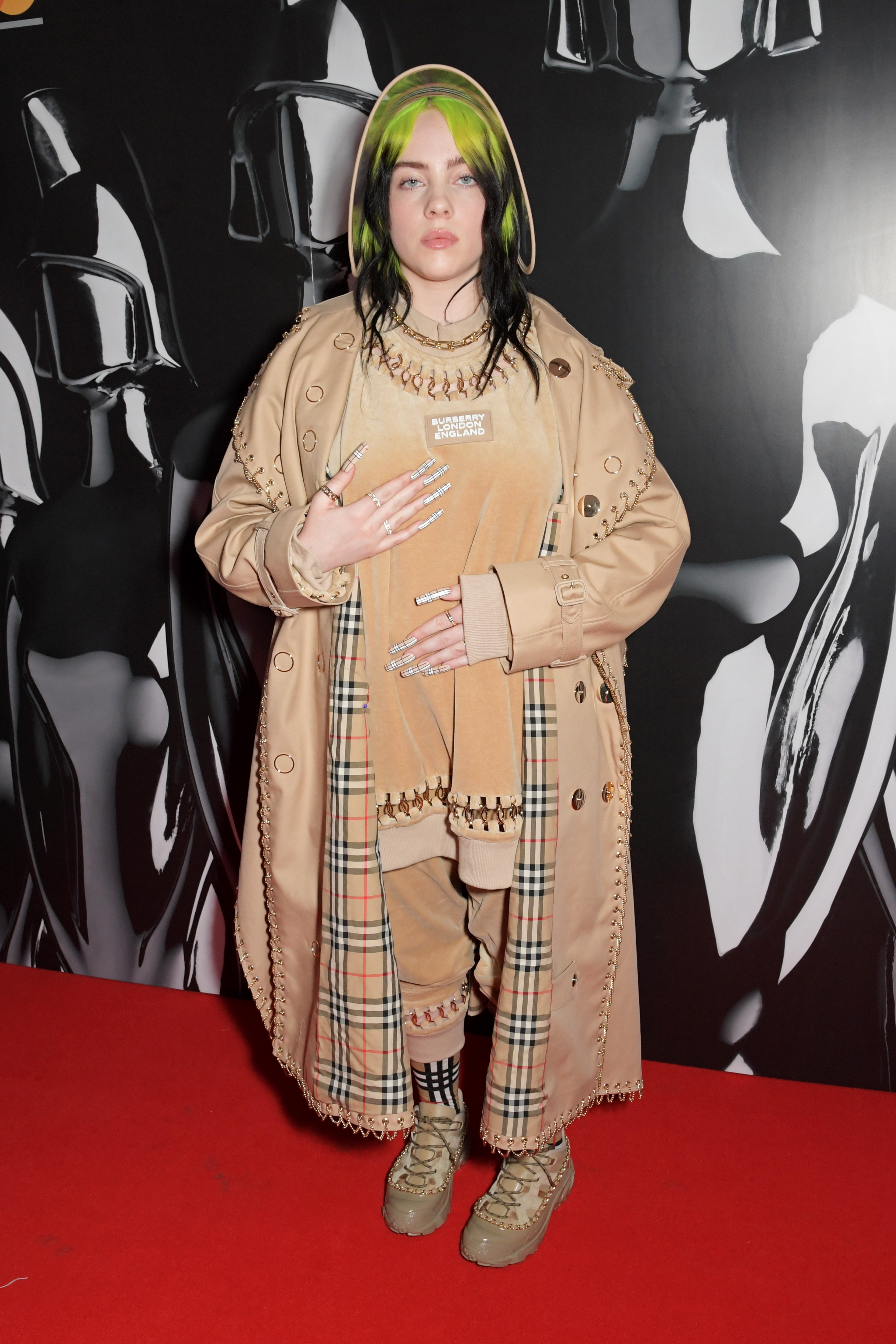 Billie Eilish asiste a los BRIT Awards en Londres, Inglaterra, el 18 de febrero de 2020 | Fuente: Getty Images