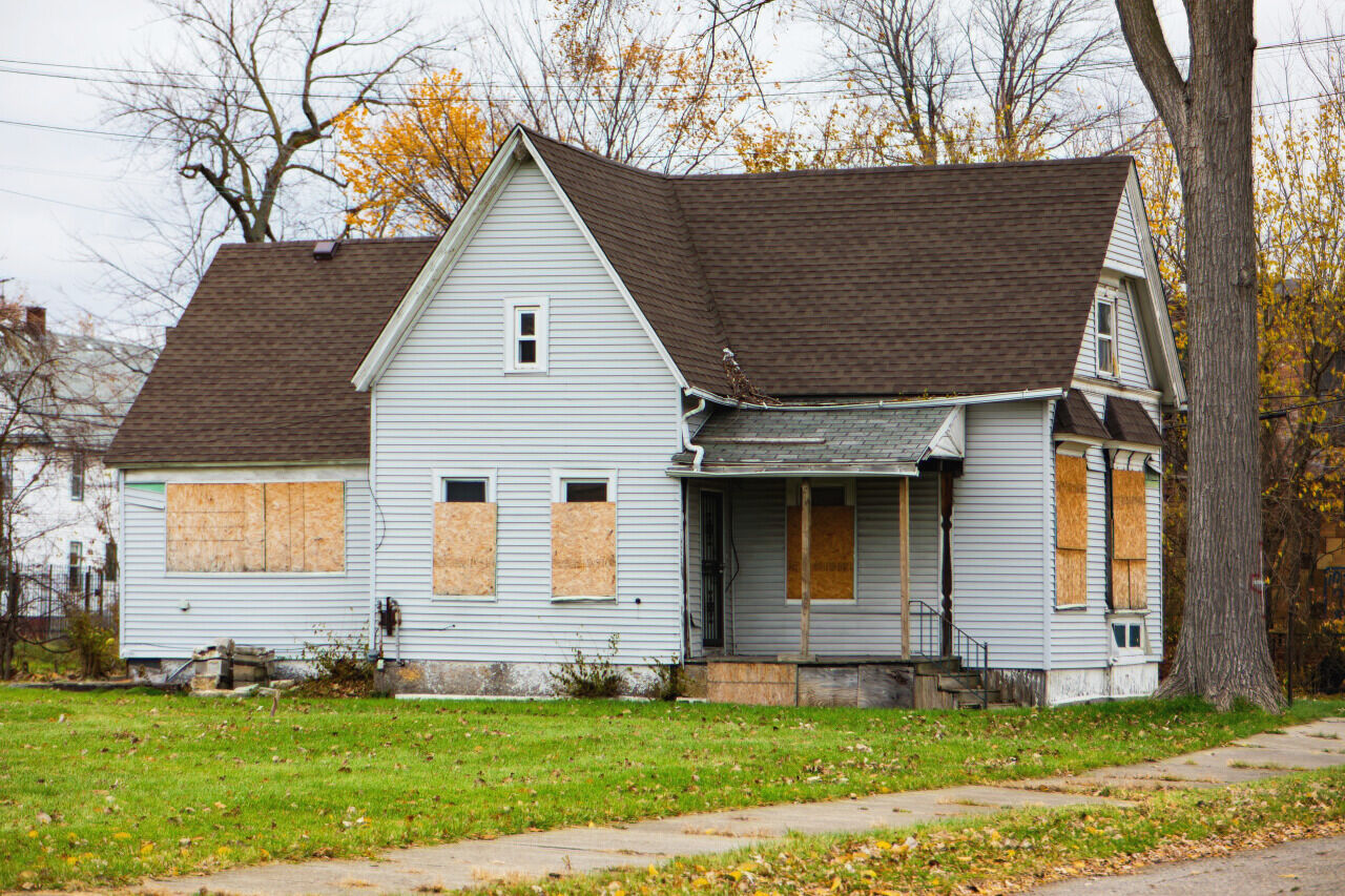 Fachada de una casa vieja | Fuente: Shutterstock