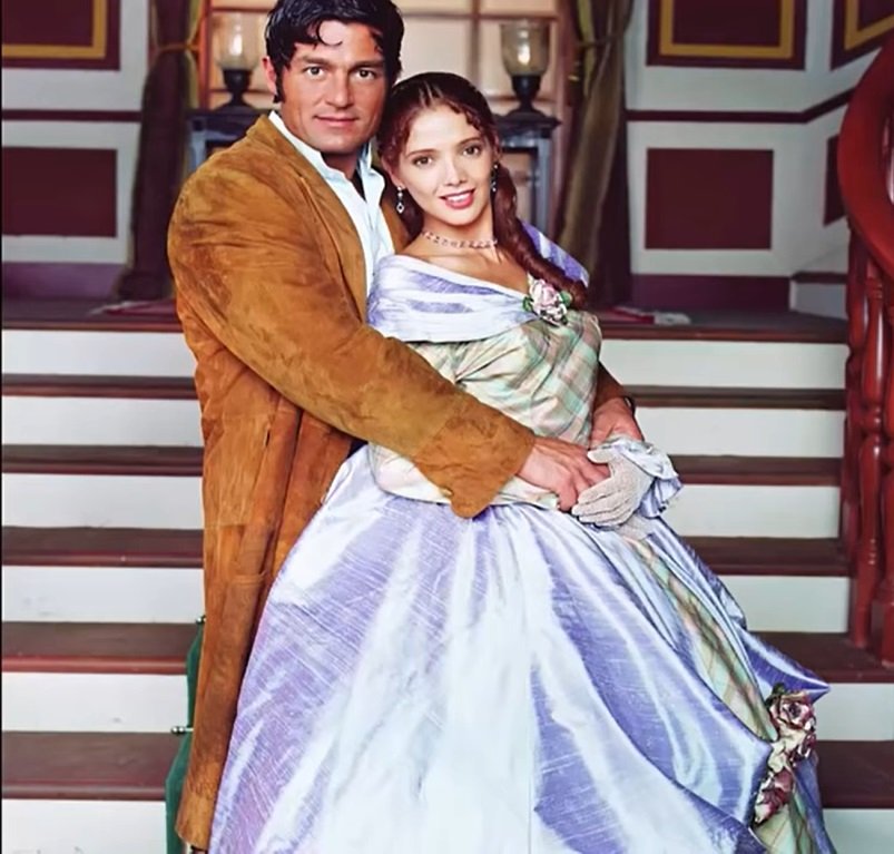 Adela Noriega y Fernando Colunga en "Amor real".| Foto: YouTube/Kalma. 