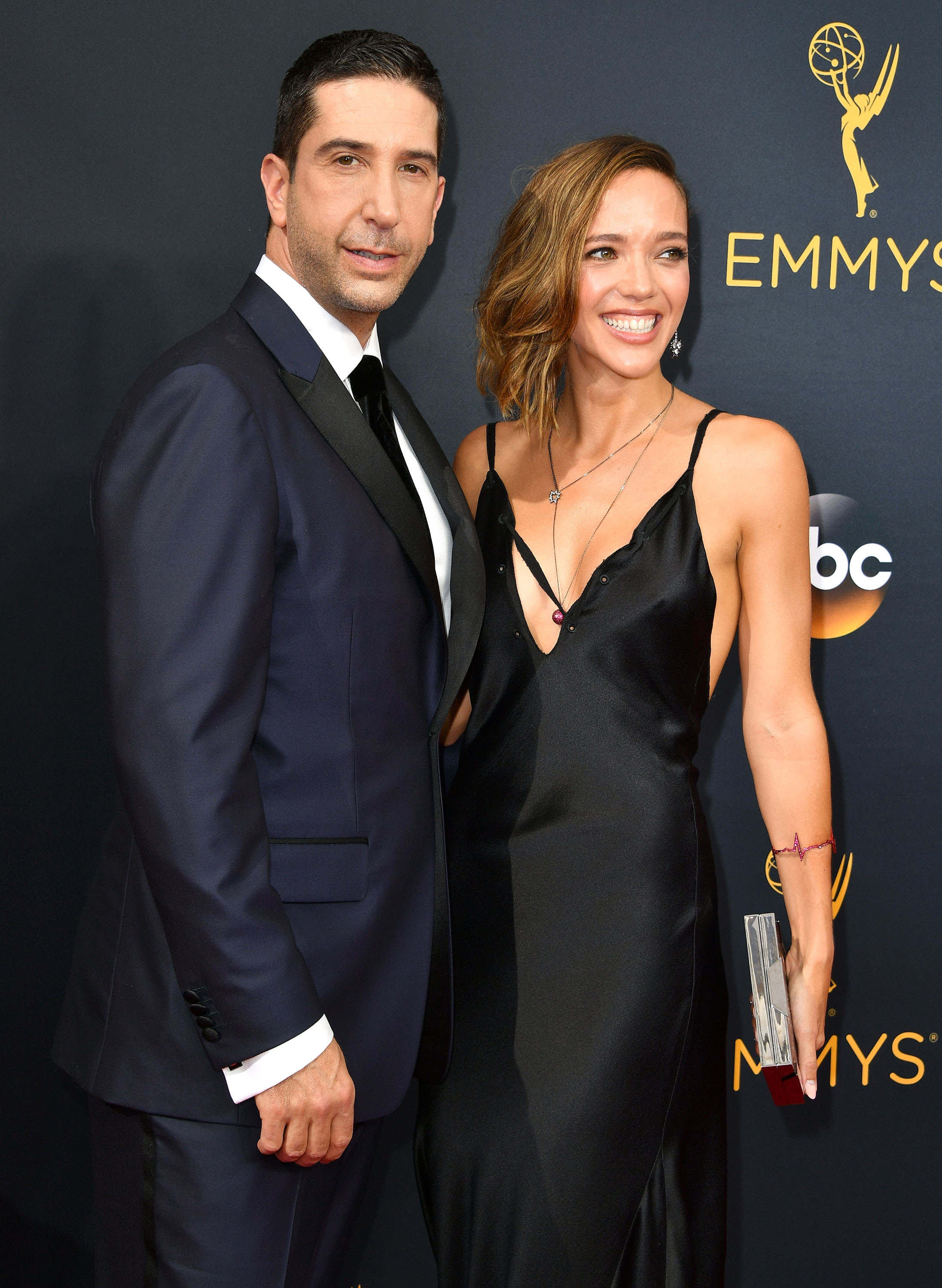 David Schwimmer y Zoe Buckman en la 68ª edición de los premios Primetime Emmy el 18 de septiembre de 2016 | Fuente: Getty Images