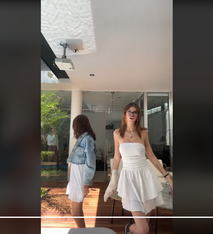 Valentina Gilabert y su hermana Chloe bailando | Fuente: TikTok/chloe_gilabert