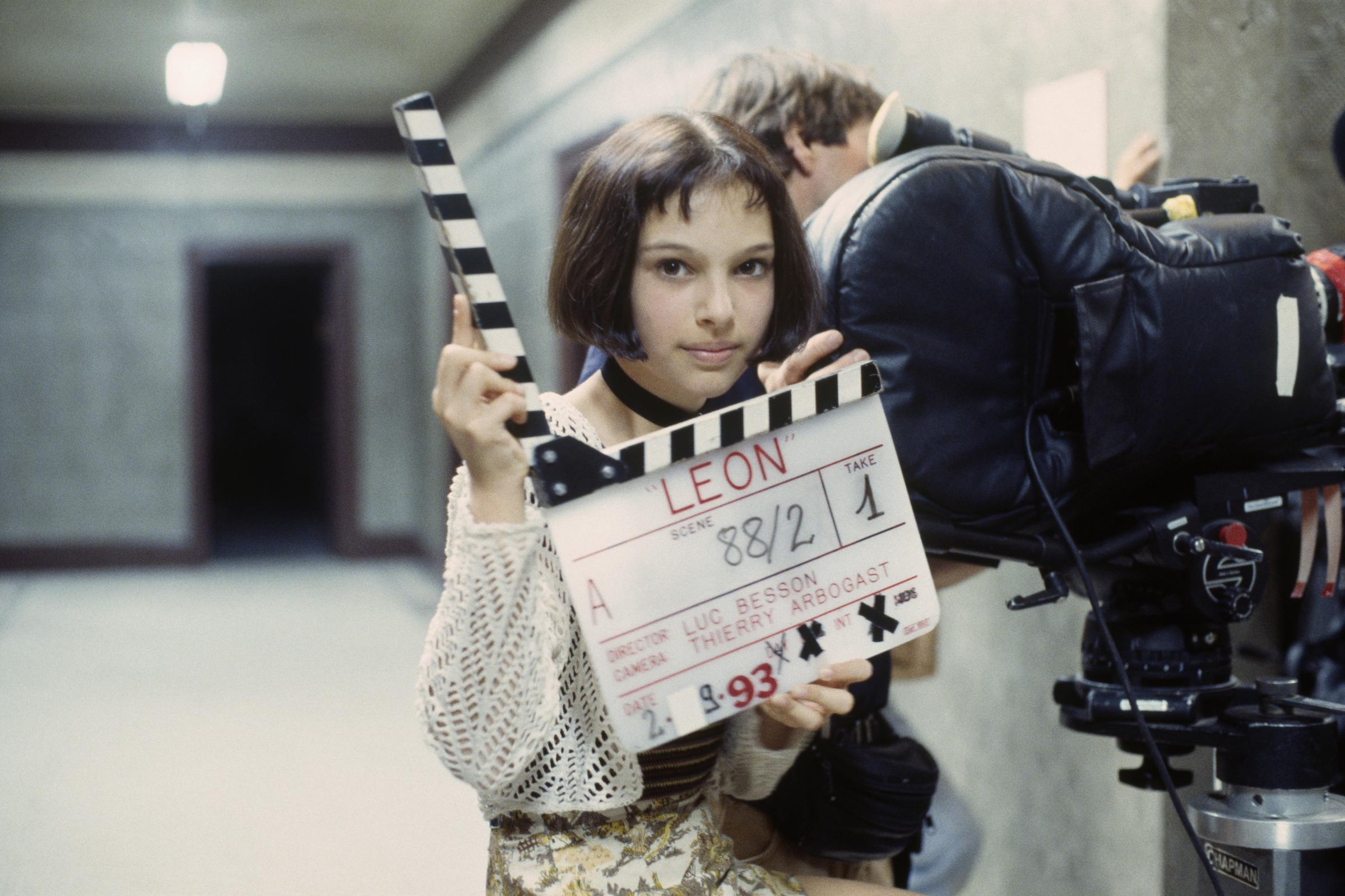 Natalie Portman en el plató de la película "León", dirigida por Luc Besson en 1994 | Fuente: Getty Images