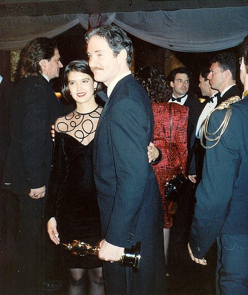 La pareja asiste a la fiesta Governor's Ball tras los Premios de la Academia de 1989 el 29 de marzo de 1989 | Foto: Greg in Hollywood (Greg Hernandez) CC BY-SA 2.0 Wikimedia Commons