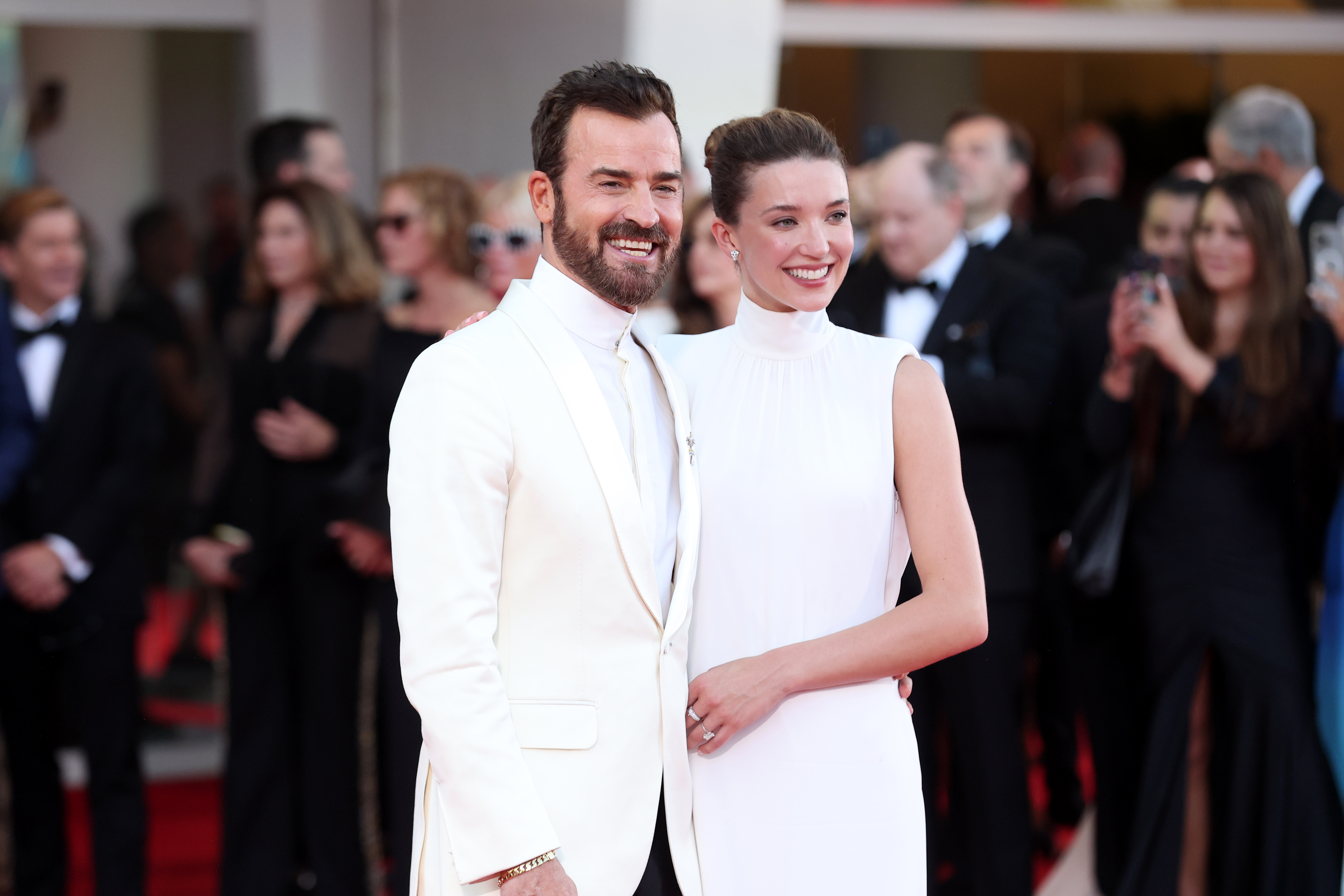 Justin Theroux y Nicole Brydon Bloom | Fuente: Getty Images