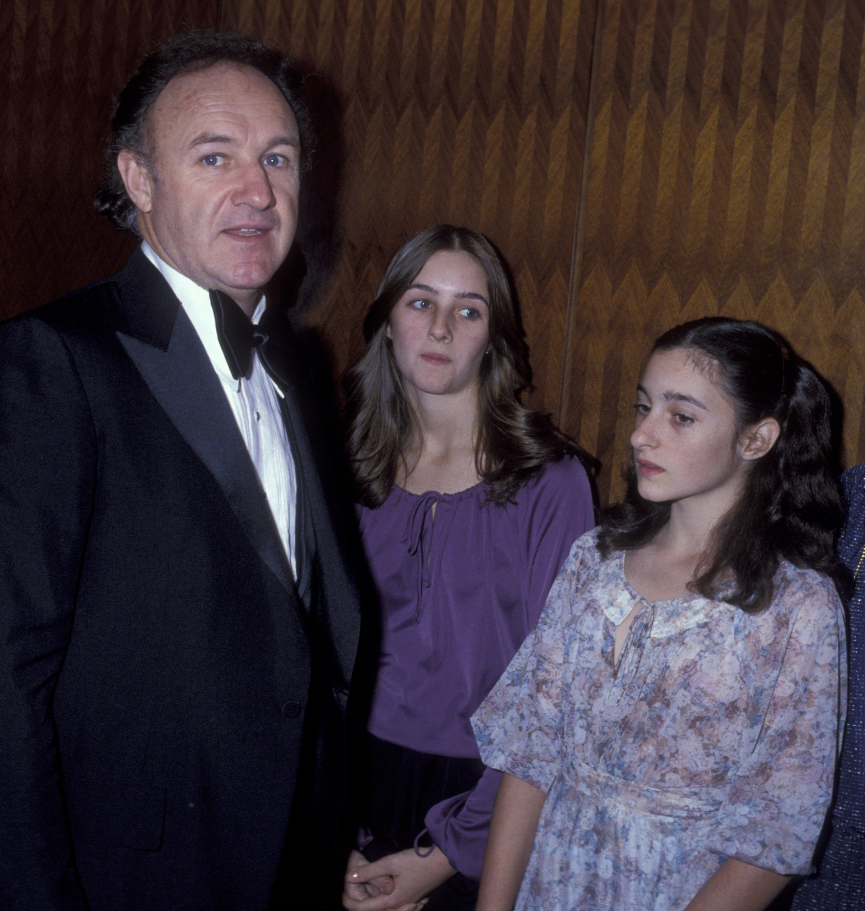 Gene Hackman y sus hijas Elizabeth y Leslie Hackman fotografiados el 10 de diciembre de 1978. | Fuentes: Getty Images