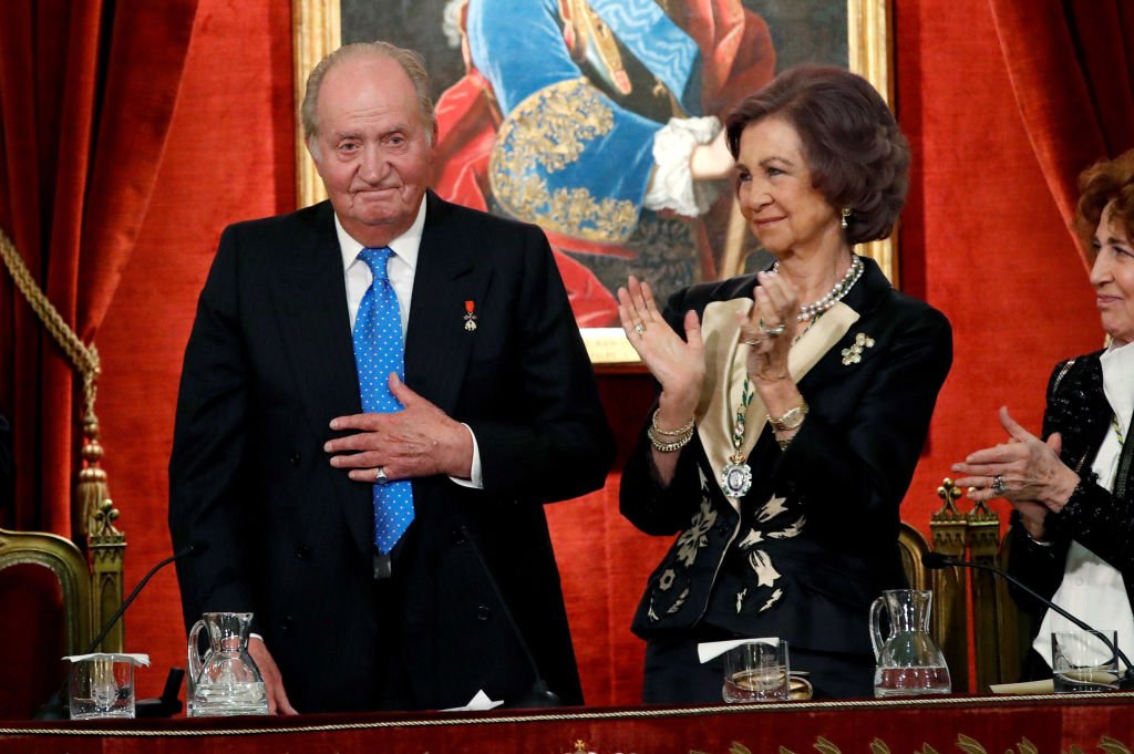 El ex rey de España, Juan Carlos y su esposa Sofía  asisten a una ceremonia para celebrar el 80 cumpleaños de Juan Carlos I de España, en la Real Academia de la Historia de España el 5 de marzo de 2018 en Madrid, España. I Foto: Getty Images.