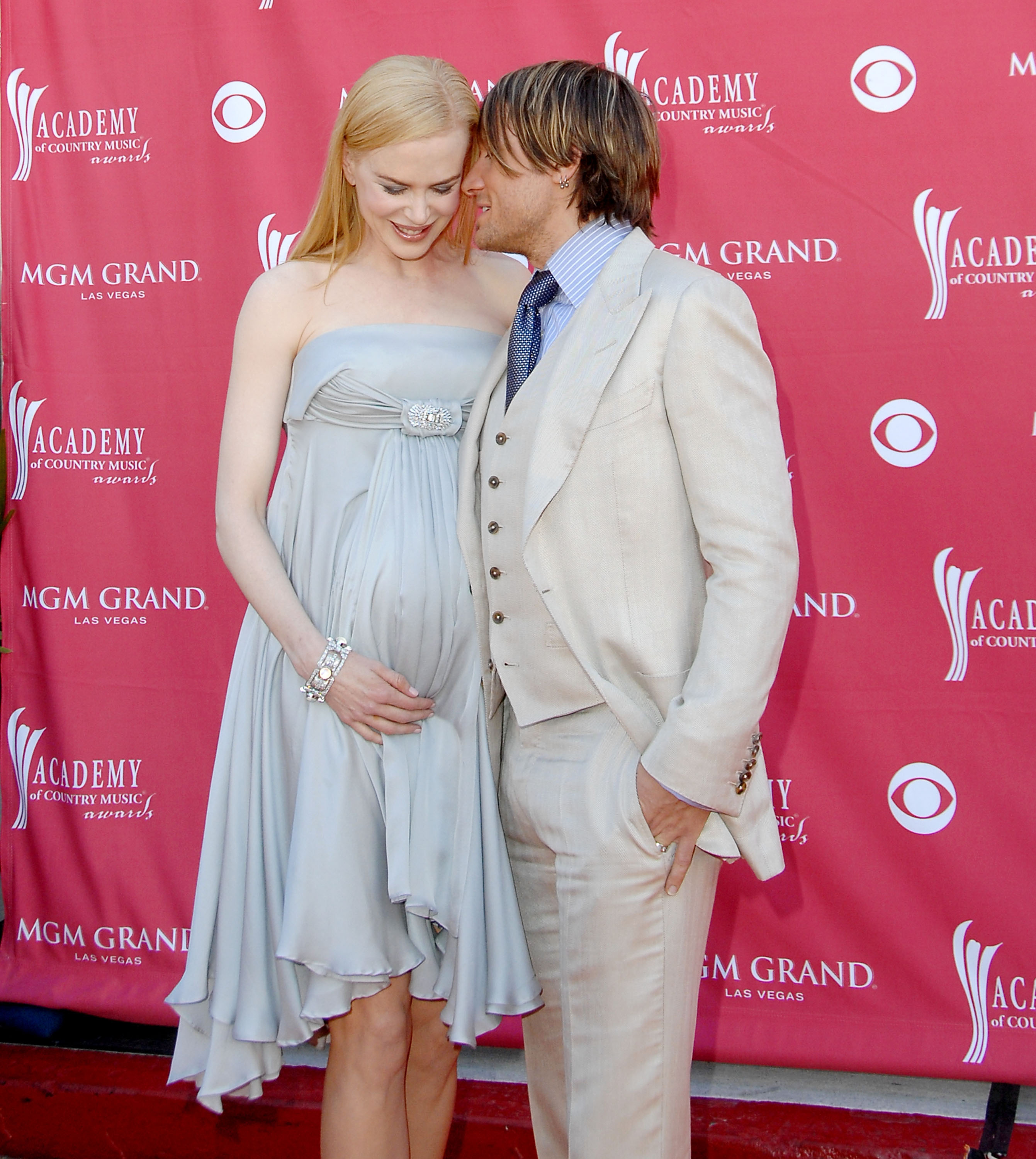Nicole Kidman estaba embarazada de su primera hija con Keith Urban, Sunday Rose, en la entrega de los Premios de la Academia de Música Country de 2008. Su hija menor, Faith Margaret, llegó a la familia en diciembre de 2010 gracias a una madre subrogada. | Fuente: Getty Images