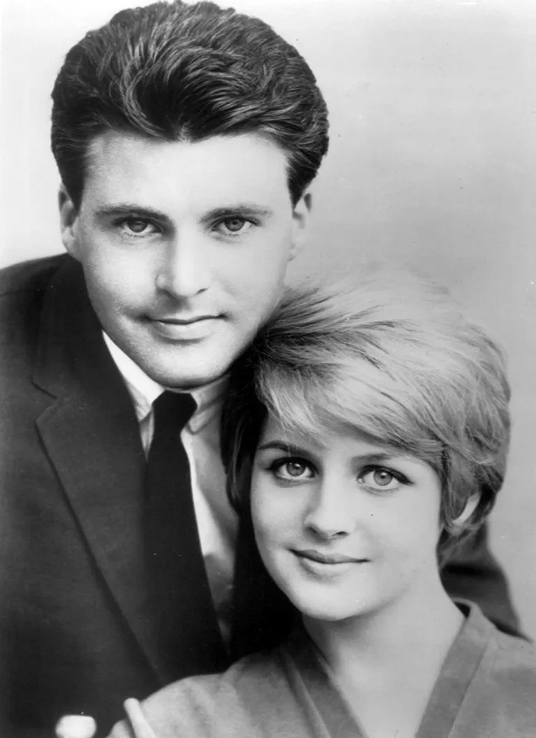 Kristin Harmon y Ricky Nelson en "Las aventuras de Ozzie y Harriet". | Foto: WIkimedia Commons