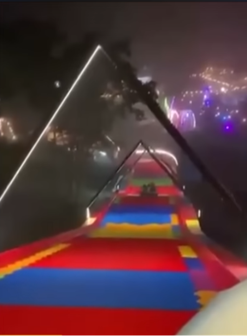 Yuris García Manrique tras lanzarse en el tobogán | Fuente: YouTube/Roloco News