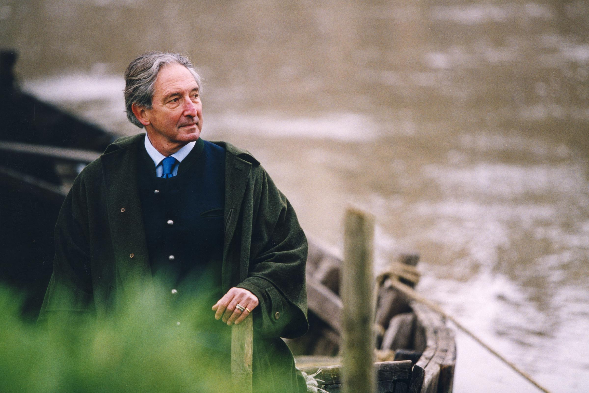 Michel de Grece en el Castillo de Chinon, Francia, el 7 de marzo de 2002 | Fuente: Getty Images