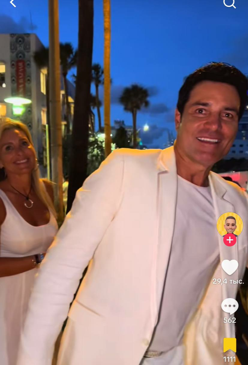 Chayanne sale junto a su esposa de la fiesta de revelación de género del bebé de Lele Pons. | Foto: TikTok.com/@pipozarek