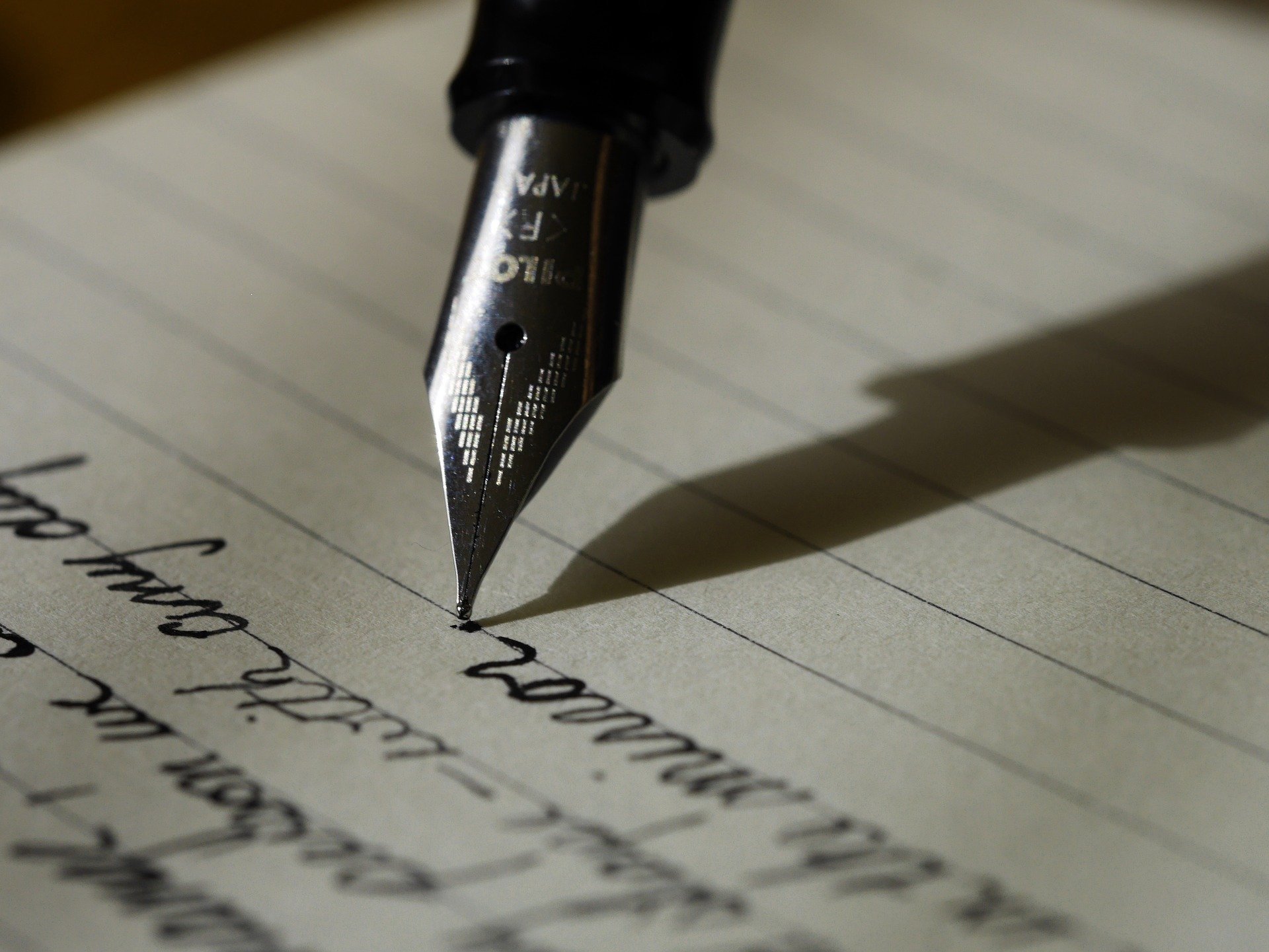 Pluma y carta. Fuente: Pixabay