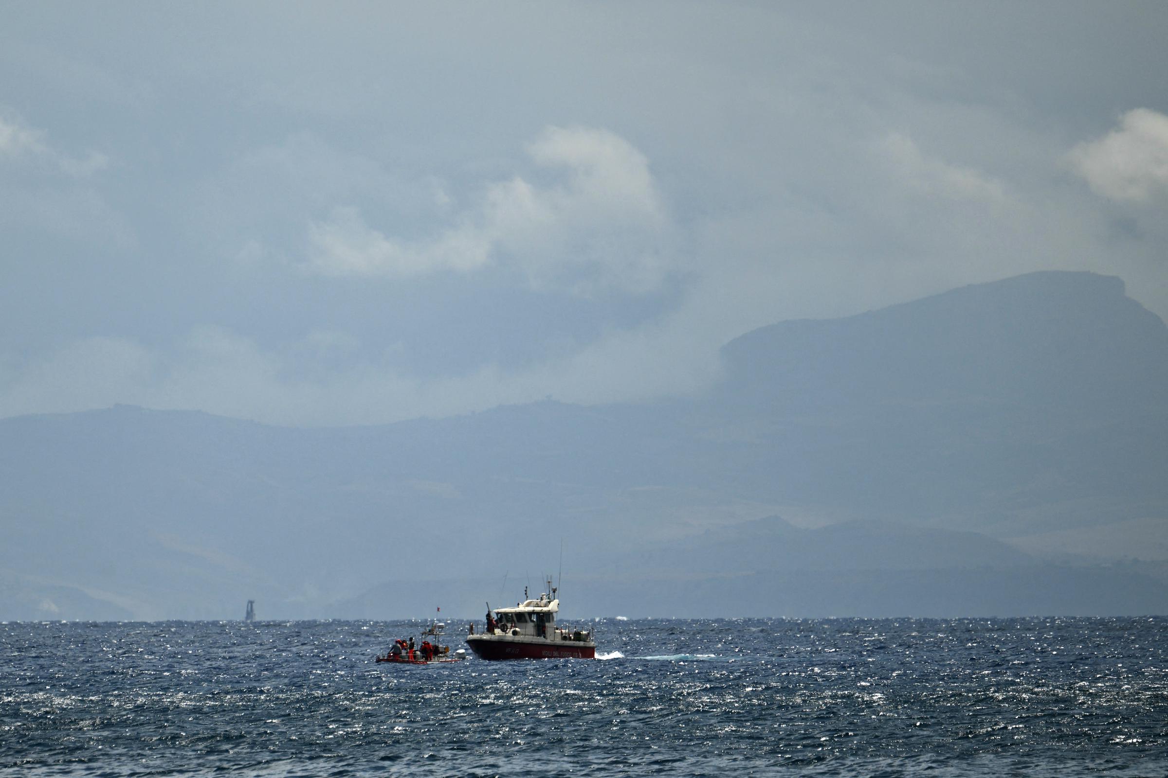 Barcos de rescate frente a la costa de Porticello, cerca de Palermo, el 20 de agosto de 2024 | Fuente: Getty Images