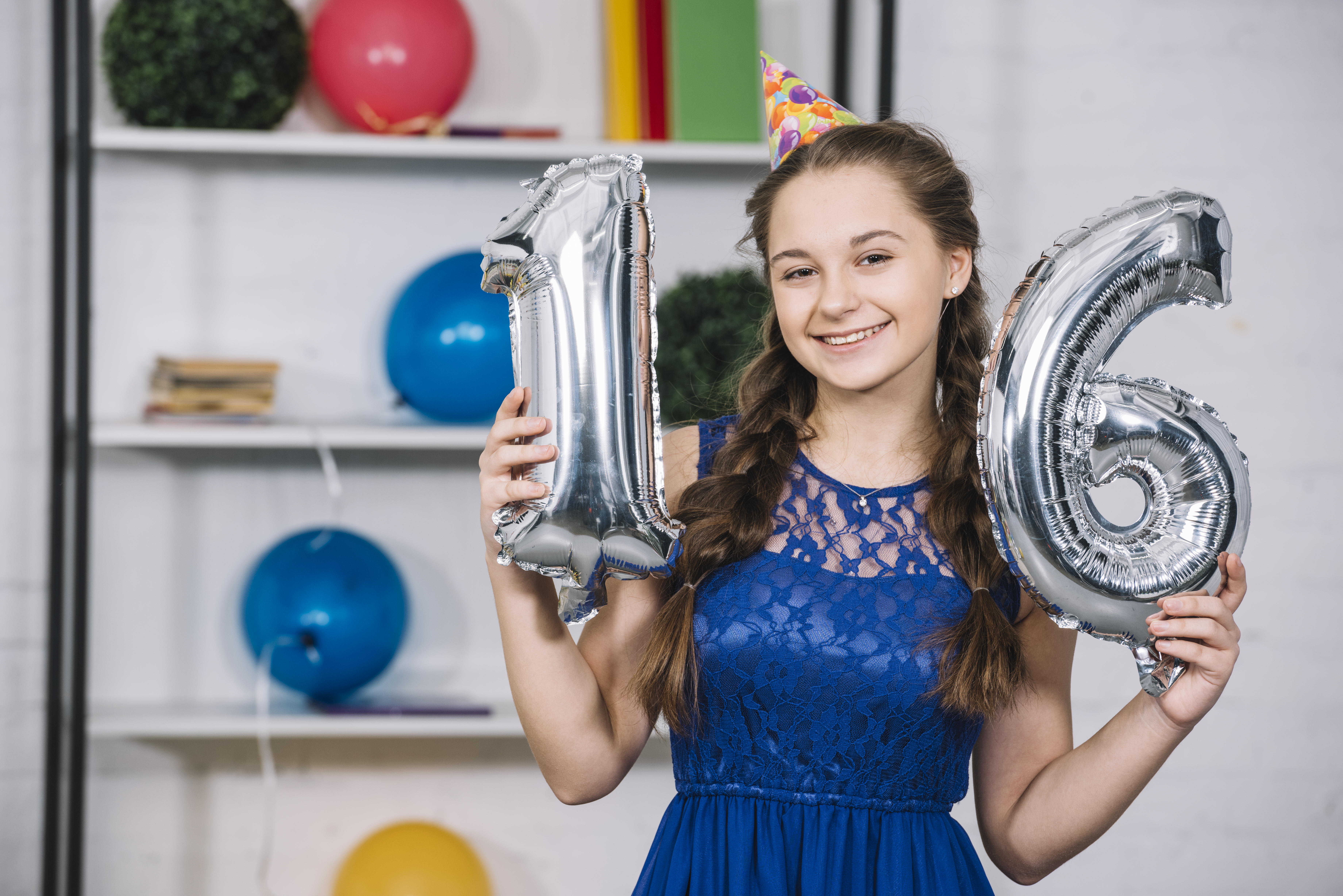 Adolescente celebra su decimosexto cumpleaños. Imagen con fines ilustrativos | Foto: Freepik