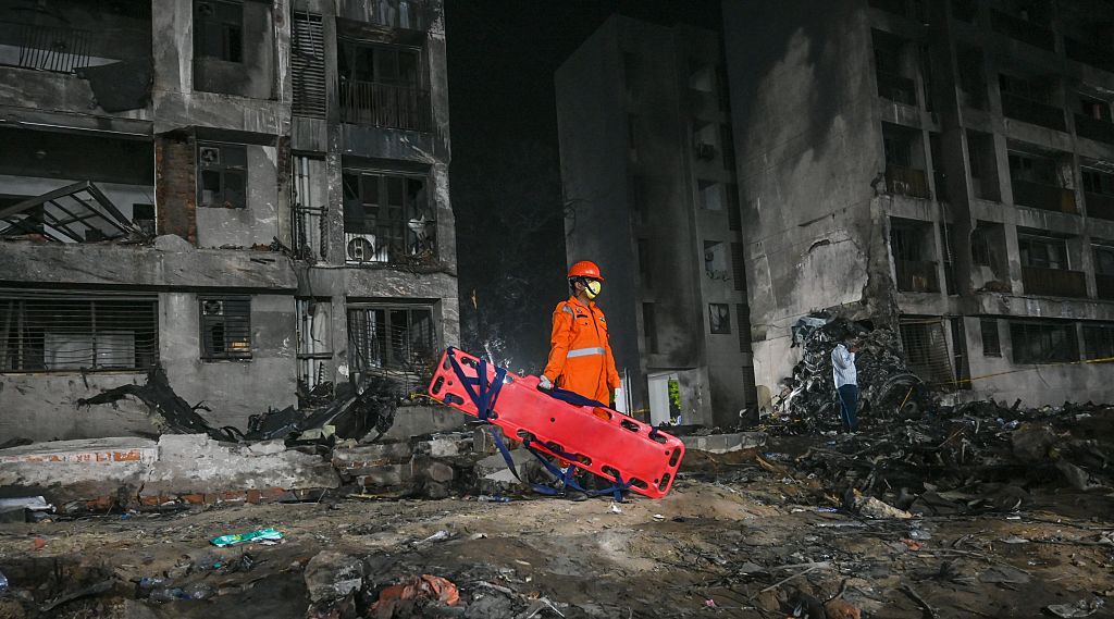 Tareas de rescate tras el accidente. | Foto: Getty Images