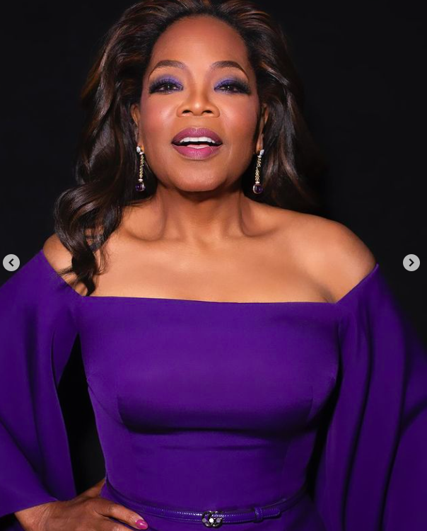 Oprah Winfrey posando para una foto, publicada el 25 de febrero de 2024 | Fuente: Instagram/oprah