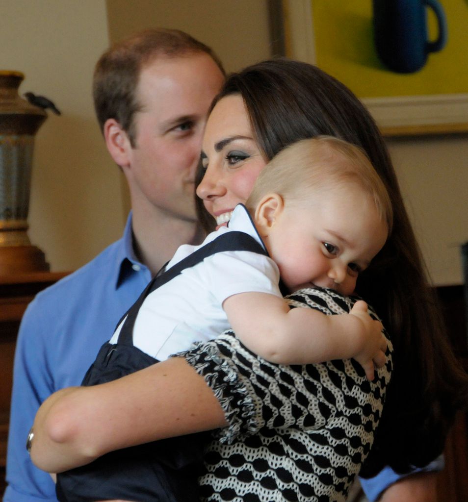 William y Kate con George entre sus brazos. | Foto: Getty Images.