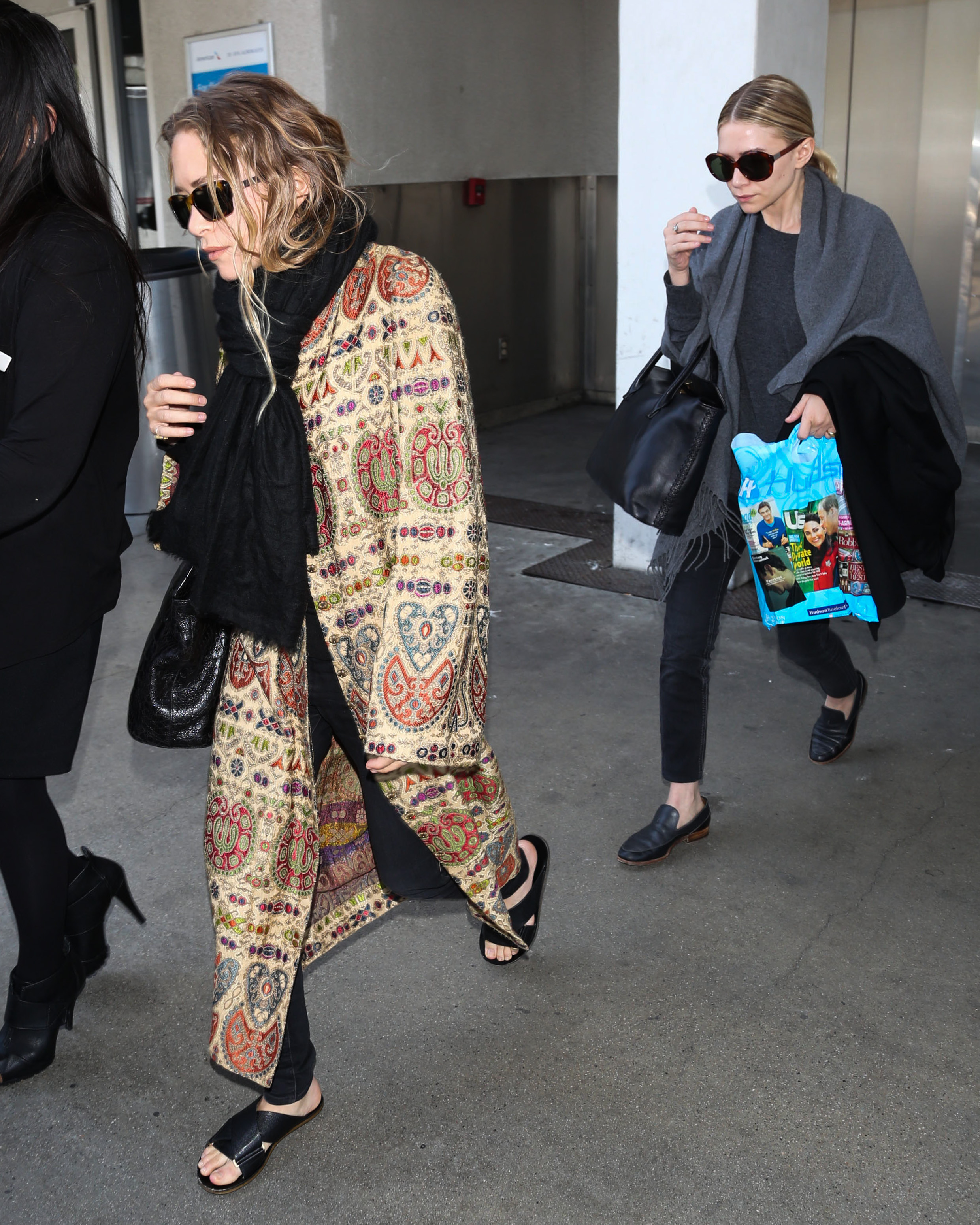 Mary-Kate y Ashley Olsen vistas en LAX en Los Ángeles, 2014. | Foto: Getty Images
