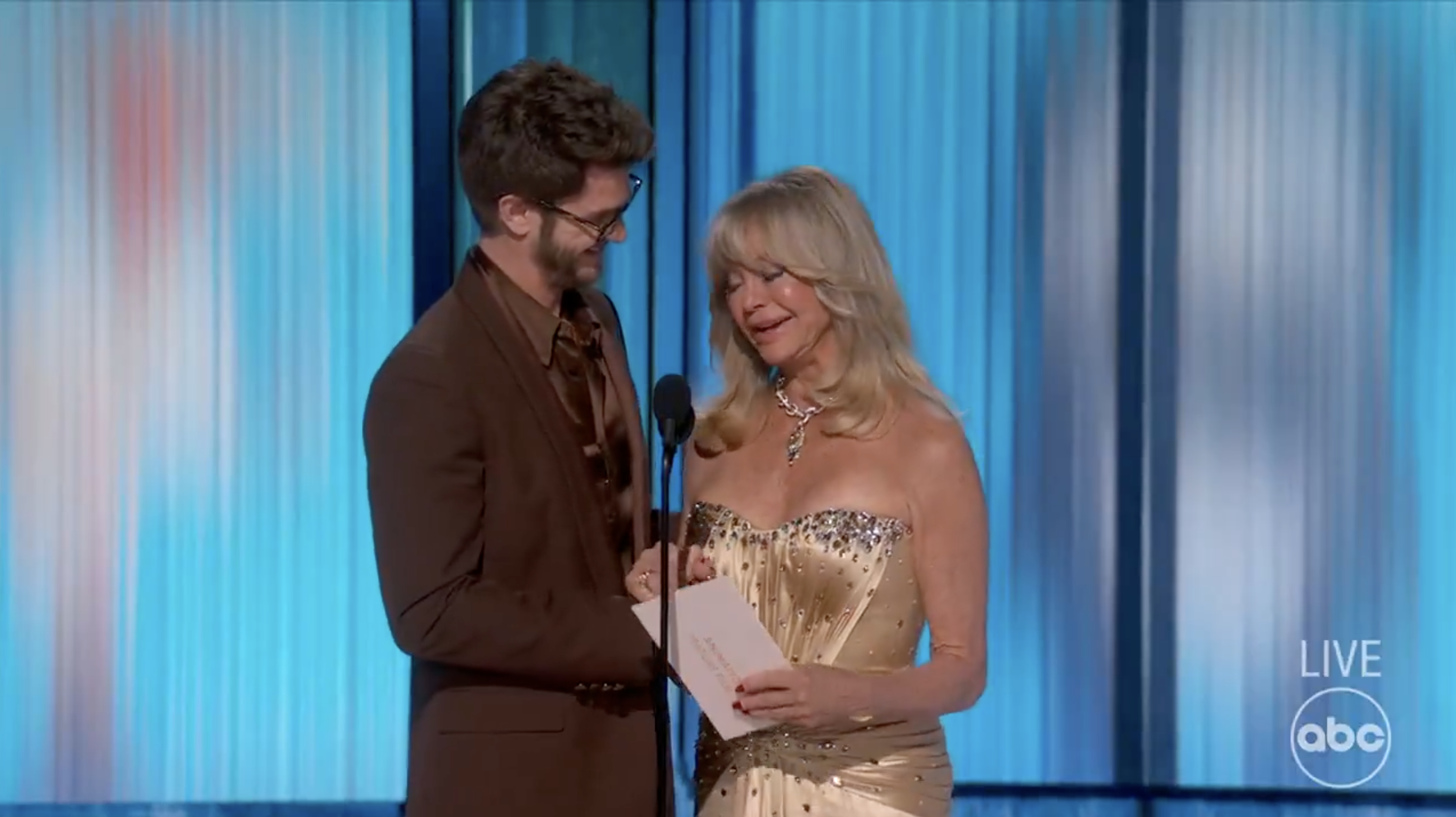 Homenaje de Andrew Garfield a Goldie Hawn en los Oscar 2025 | Fuente: x.com/ABC/