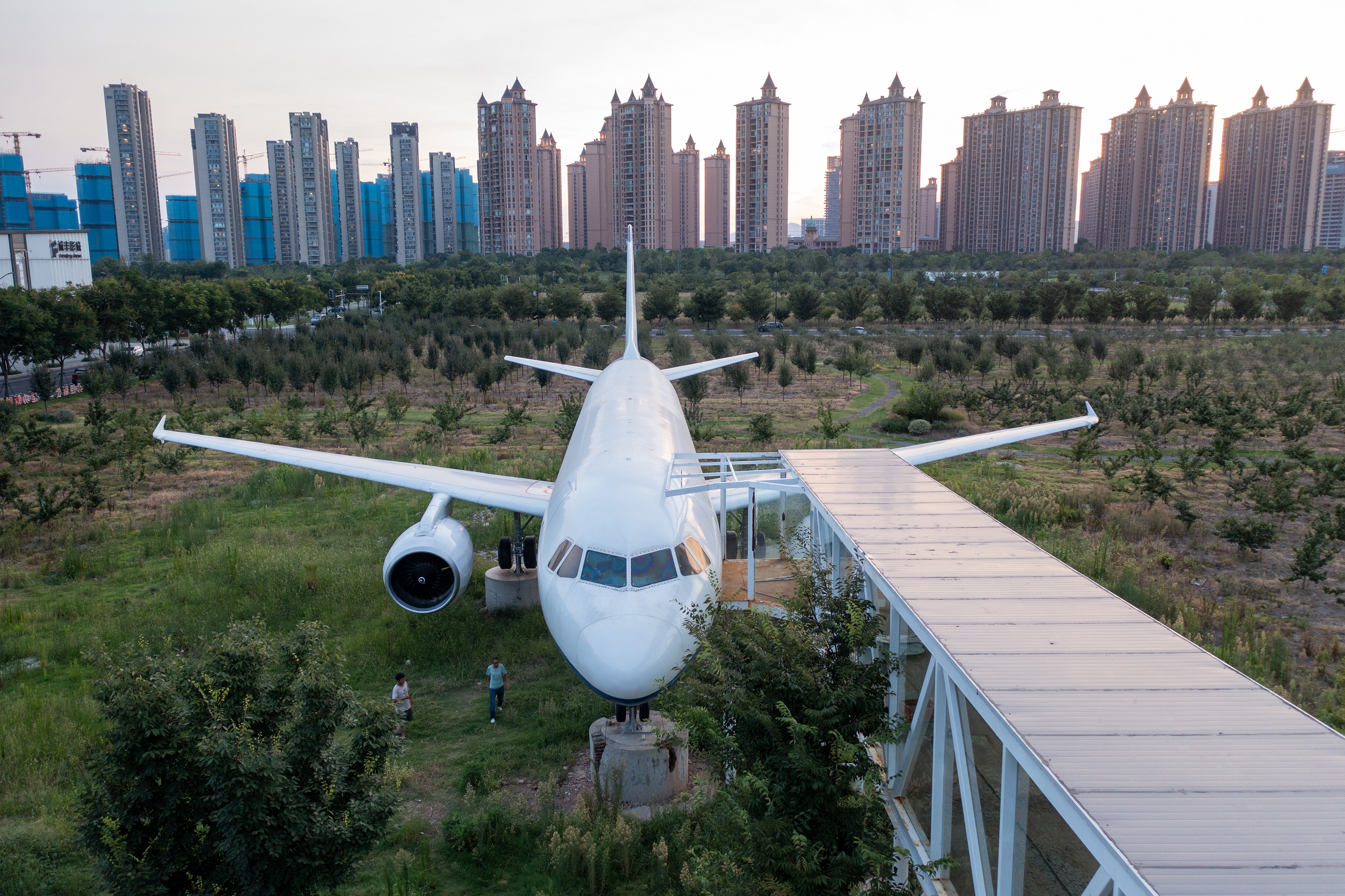 Un avión muerto en la Nueva Zona de Jiangbei, en Nanjing, provincia china de Jiangsu, el 14 de agosto de 2022 | Fuente: Getty Images