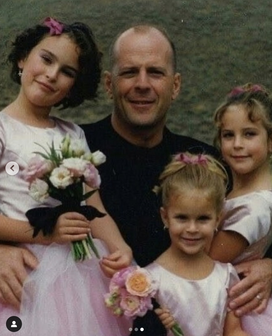 Bruce Willis con sus hijas, Rumer, Tallulah y Scout LaRue, en un post fechado el 19 de marzo de 2024 | Fuente: Instagram/demimoore