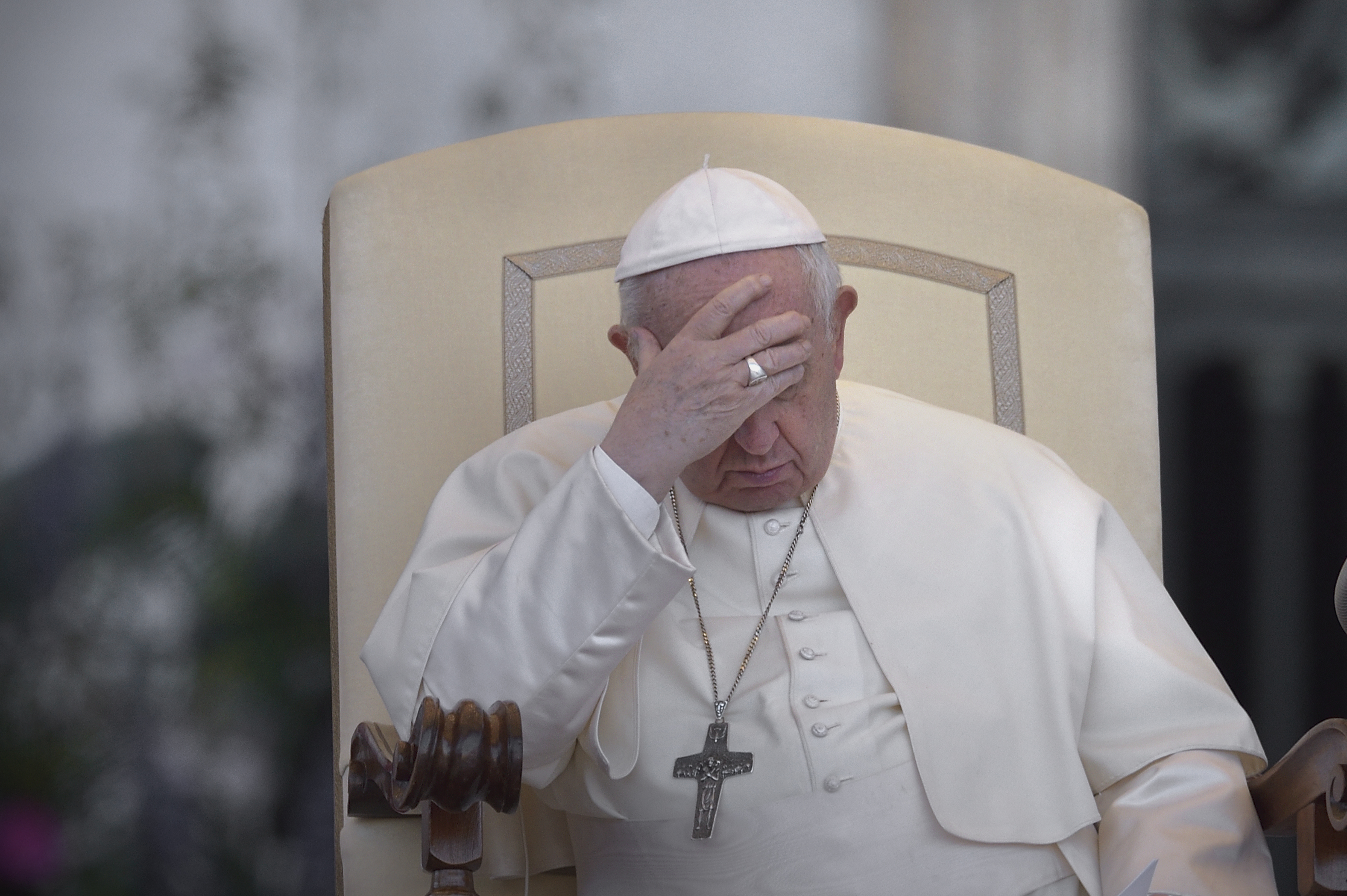 El Papa Francisco se reúne con adolescentes católicos en la Plaza de San Pedro. Fue el primer encuentro del Papa con adolescentes italianos después del largo parón debido a la pandemia COVID 19. Ciudad del Vaticano, 18 de abril de 2022 | Fuente: Getty Images