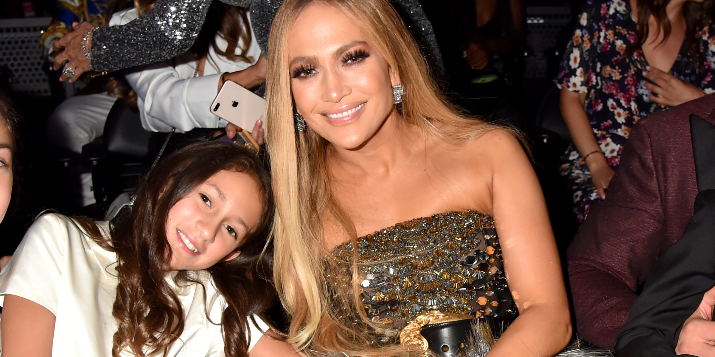 Emme Muñiz y Jennifer Lopez | Foto: Getty Images