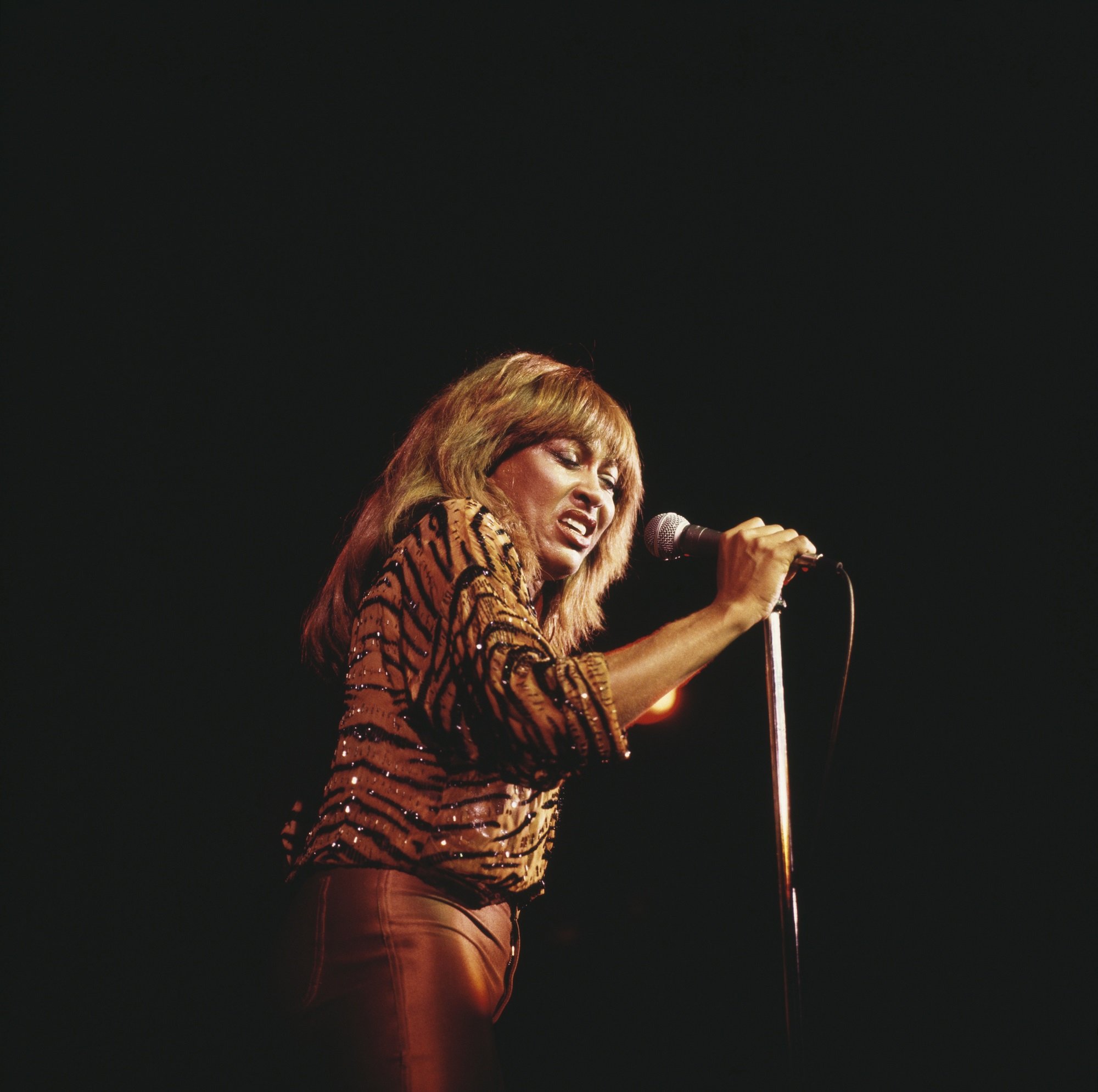 Tina Turner en concierto en Hammersmith Odeon en Londres en marzo de 1979. | Foto: Getty Images