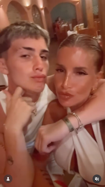 Florencia Peña compartió fotografías familiares junto a su hijo Juan Otero para celebrar su cumpleaños número 18 | Fuente: Instagram/flor_de_p
