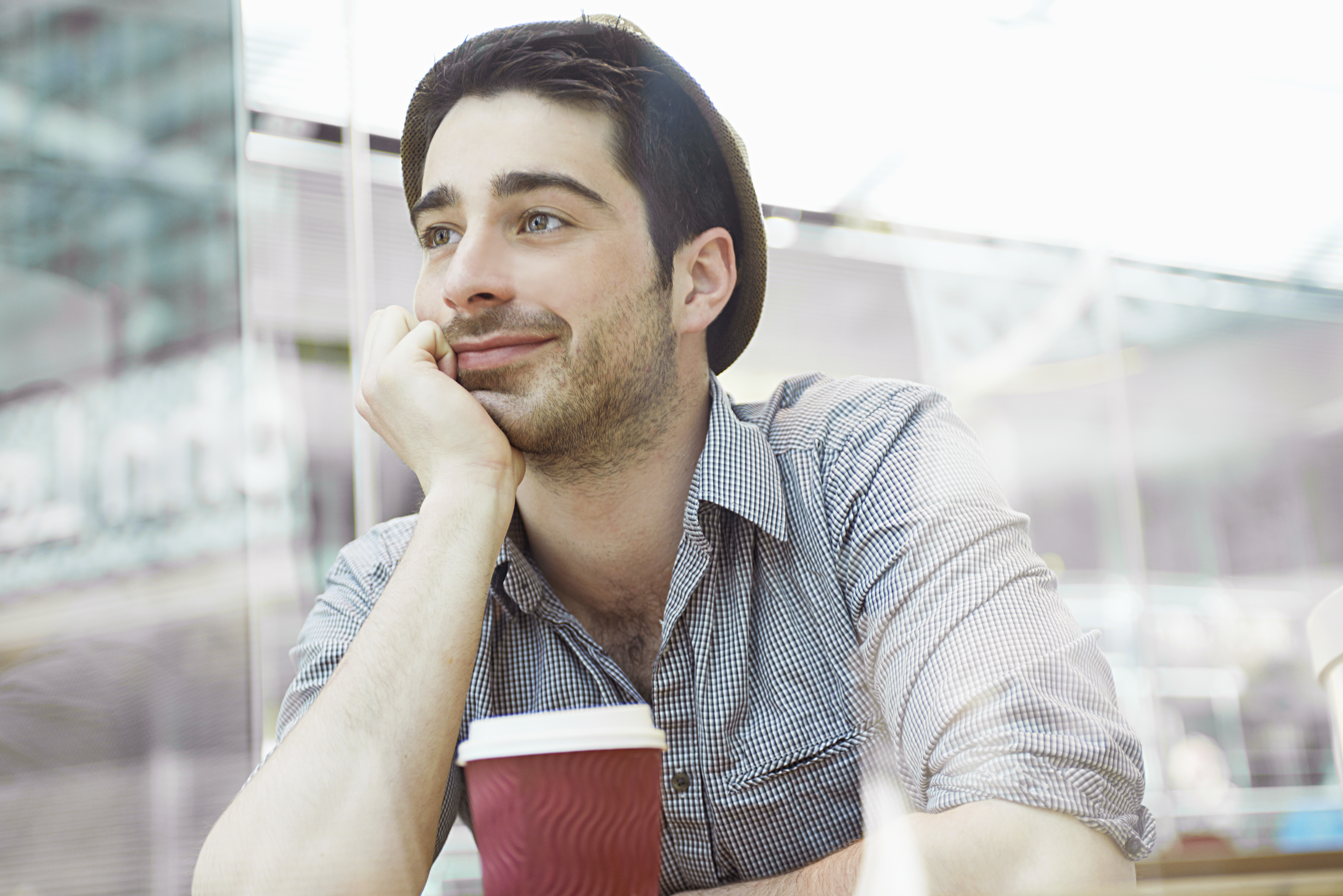 Hombre con un café | Foto: Getty Images