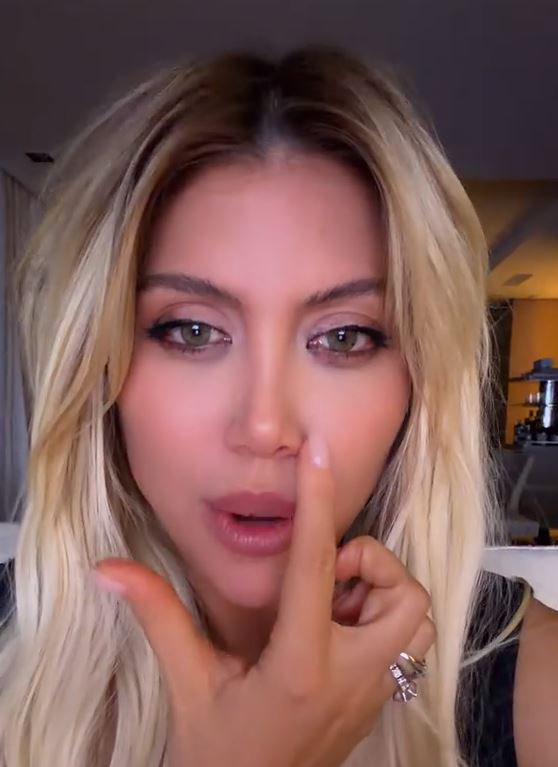 Wanda Nara señala uno de sus lunares | Fuente: TikTok/wanda.badbitch