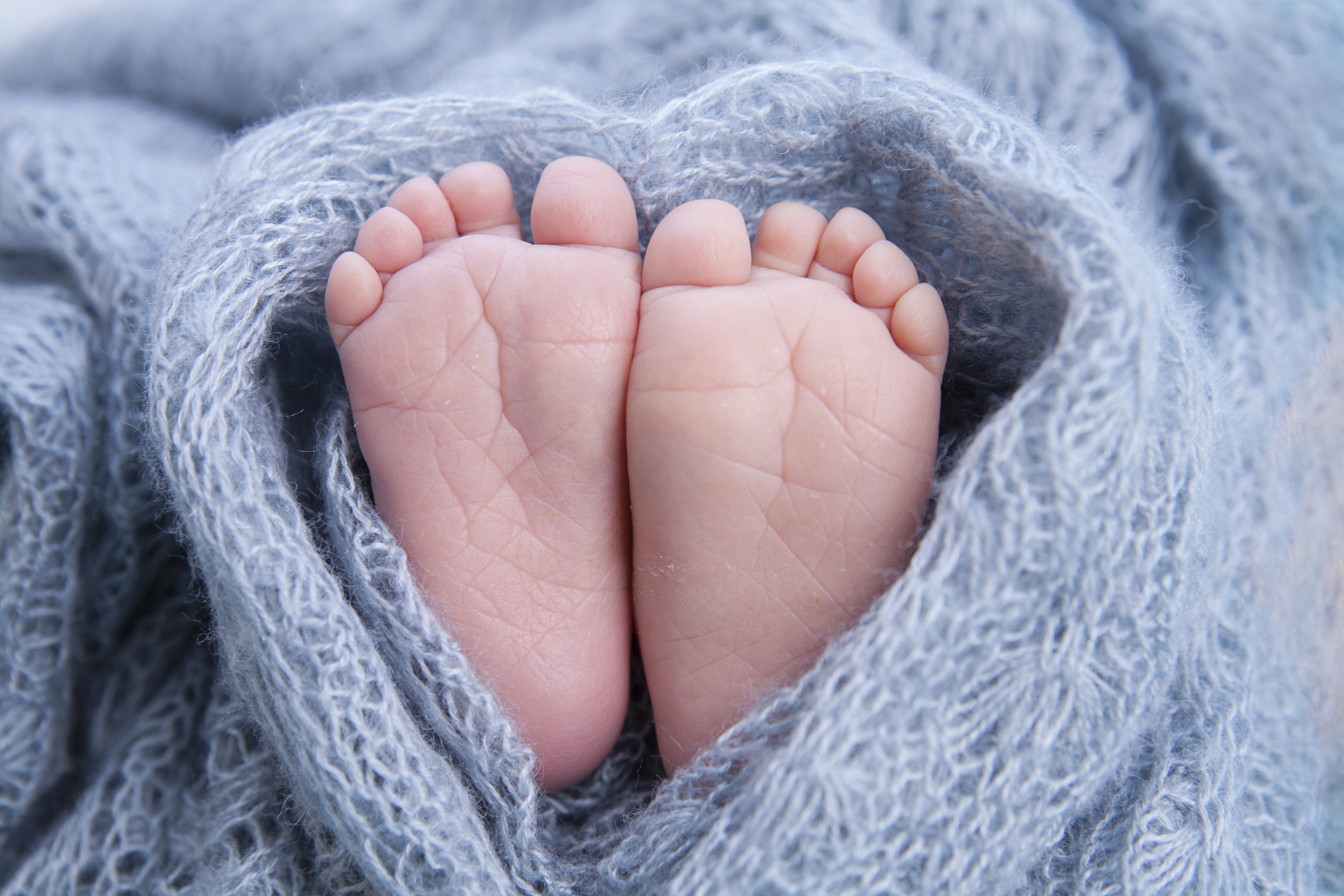 Pies de un bebé recién nacido. Fuente: Shutterstock