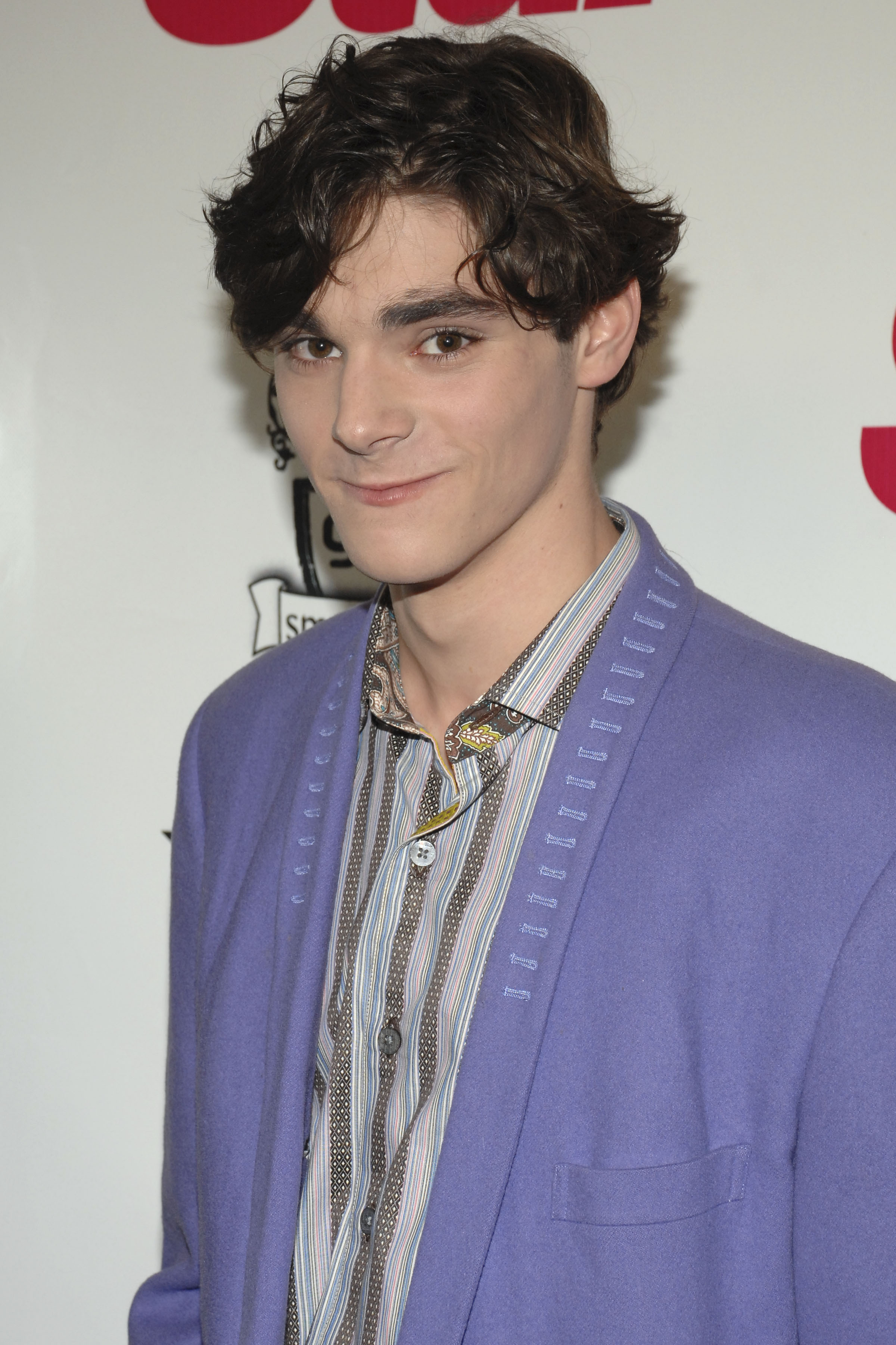 RJ Mitte asiste a un evento de Young Hollywood en West Hollywood, California, el 11 de marzo de 2009. El actor de "Breaking Bad" tenía 34 años cuando falleció en Brownsville, Texas, el 12 de octubre de 2026. | Fuente: Getty Images
