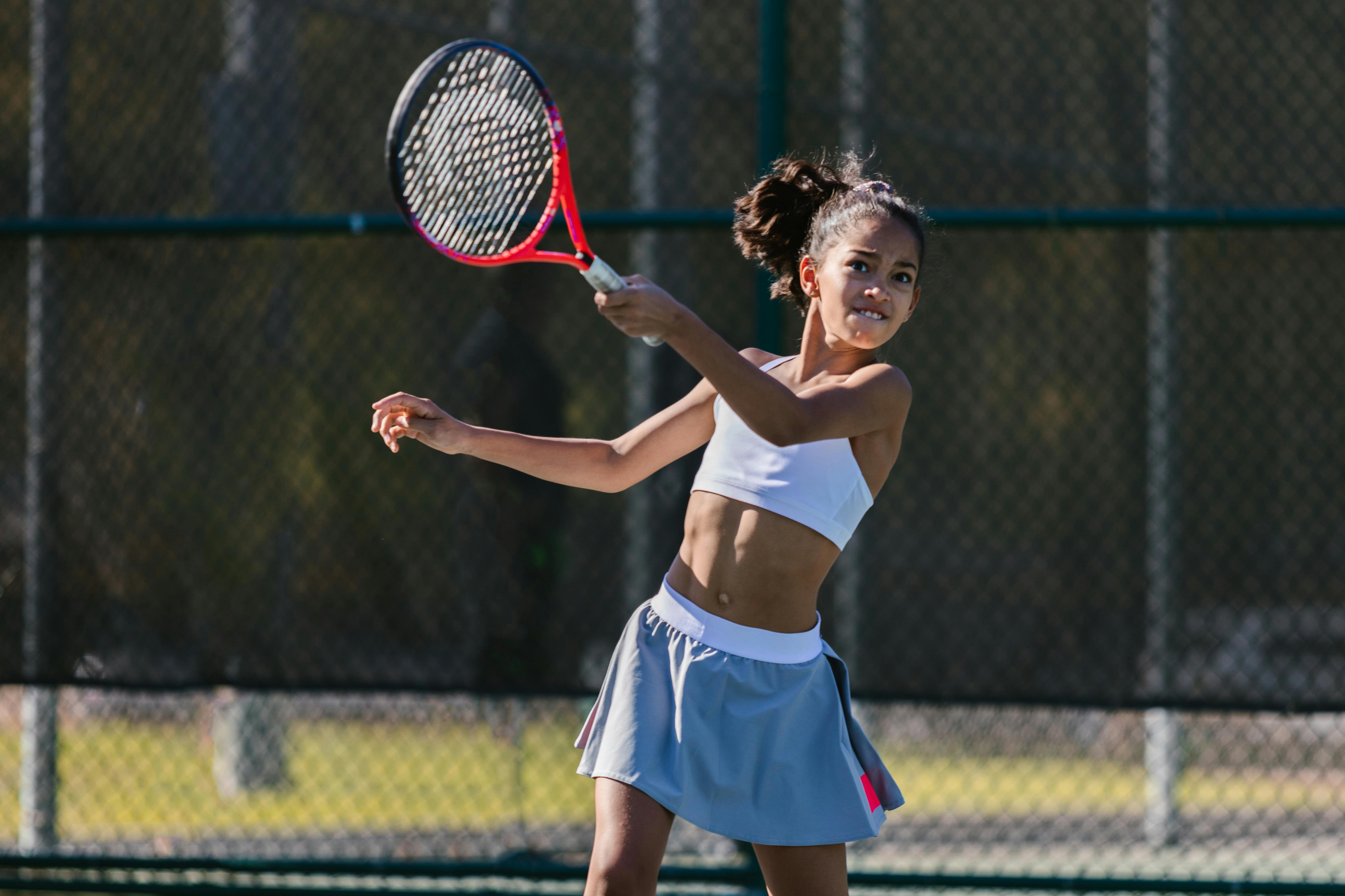 Chica jugando al tenis | Foto: Pexels