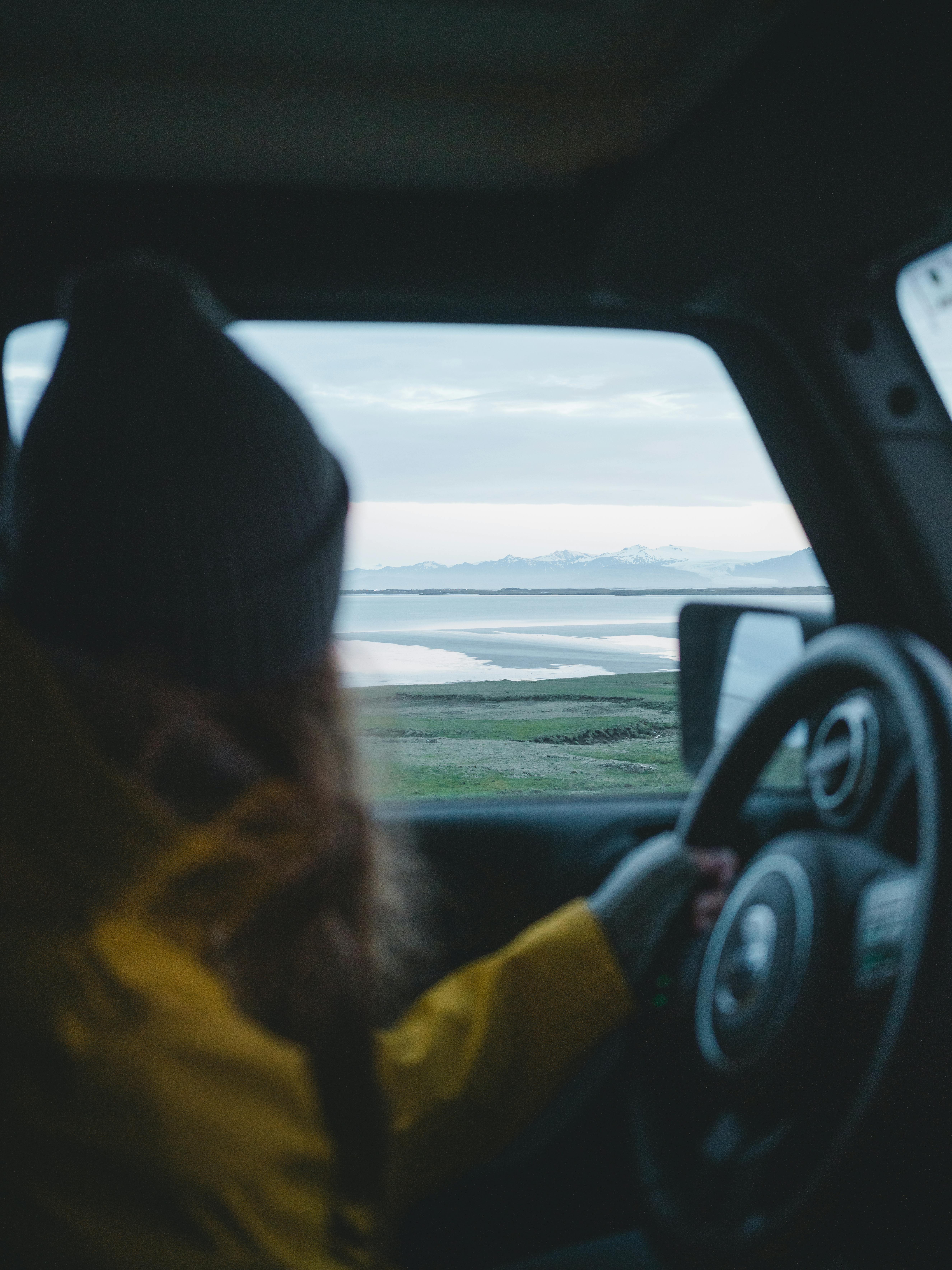 Una mujer conduciendo | Fuente: Pexels