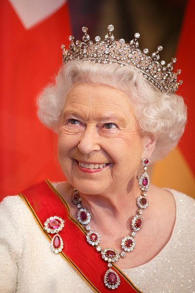 Reina Elizabeth II en un Banquete Estatal en Berlín| Fuente: Getty Images